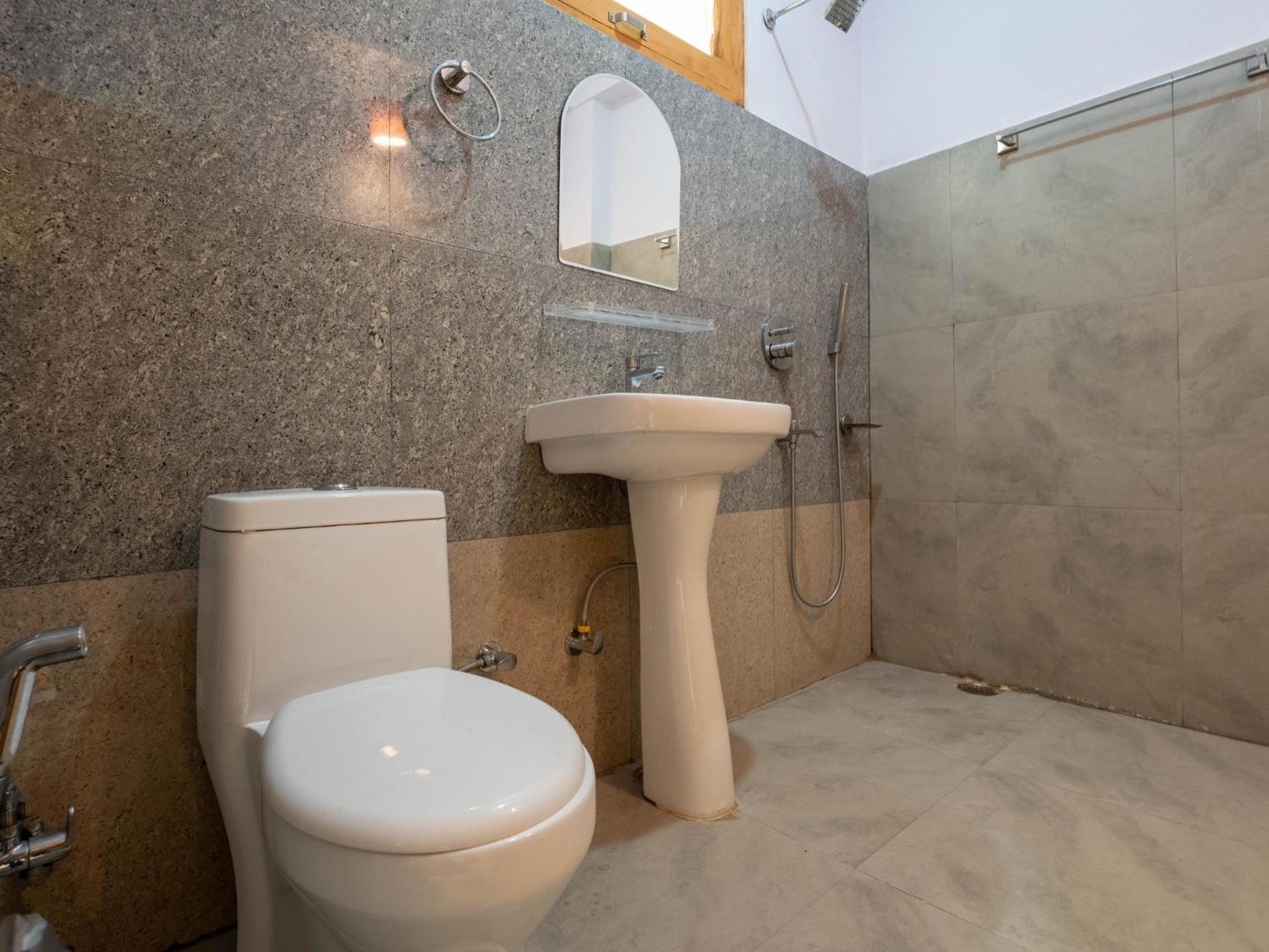 Deluxe Double Room with Balcony photo 2