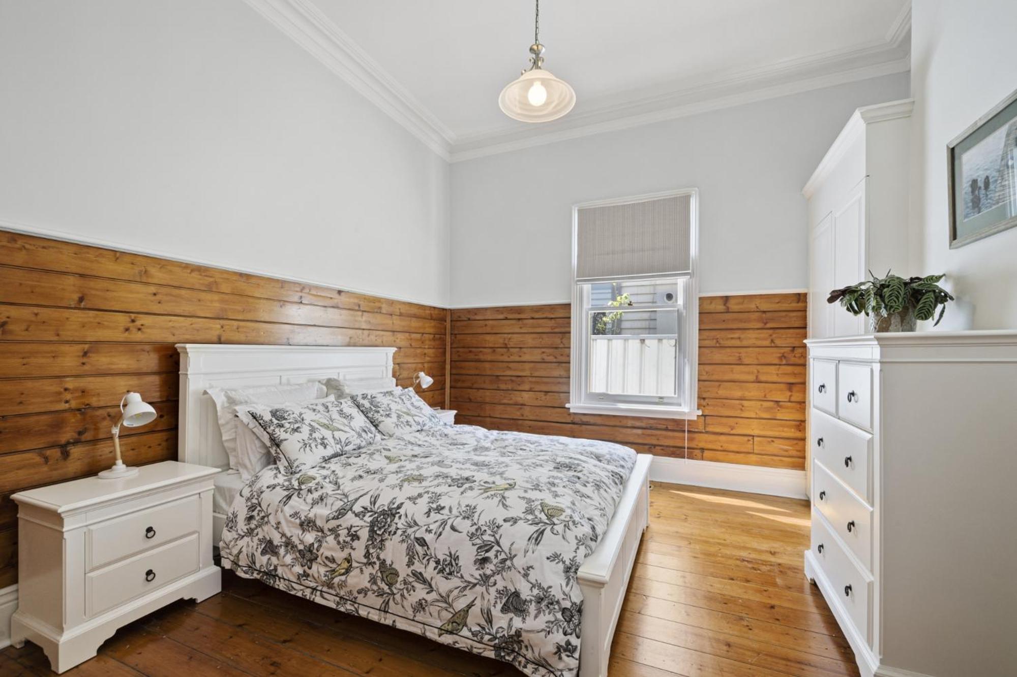 Three-Bedroom House photo 3