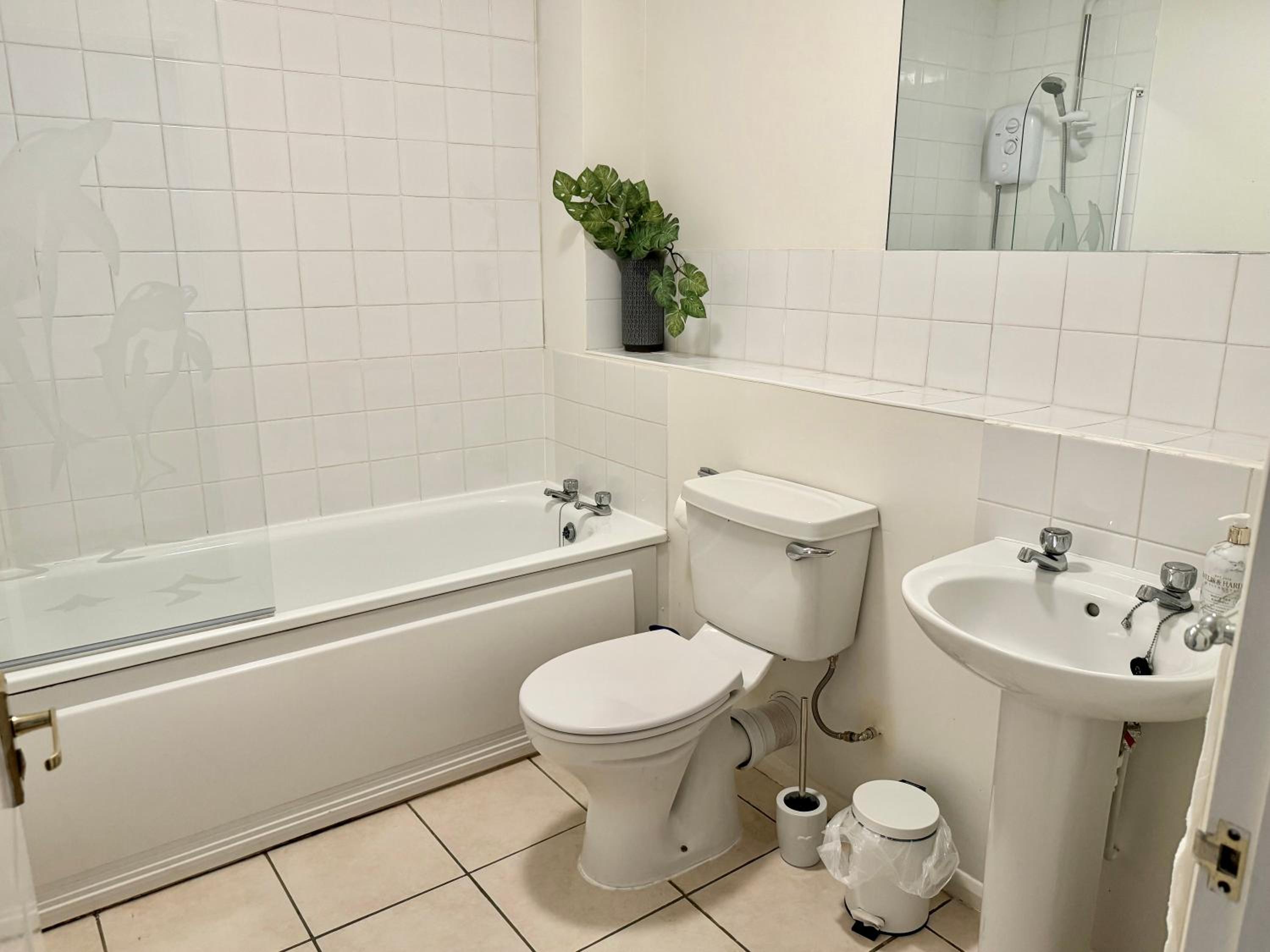 One-Bedroom Apartment photo 2