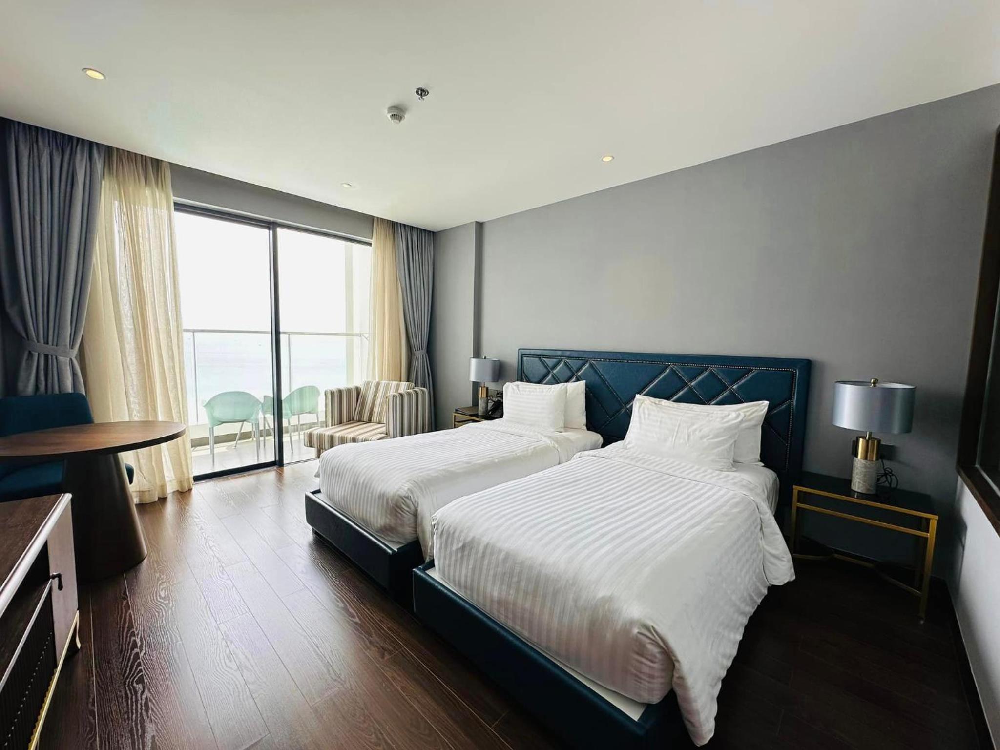 Superior Twin Room with Sea View photo 1