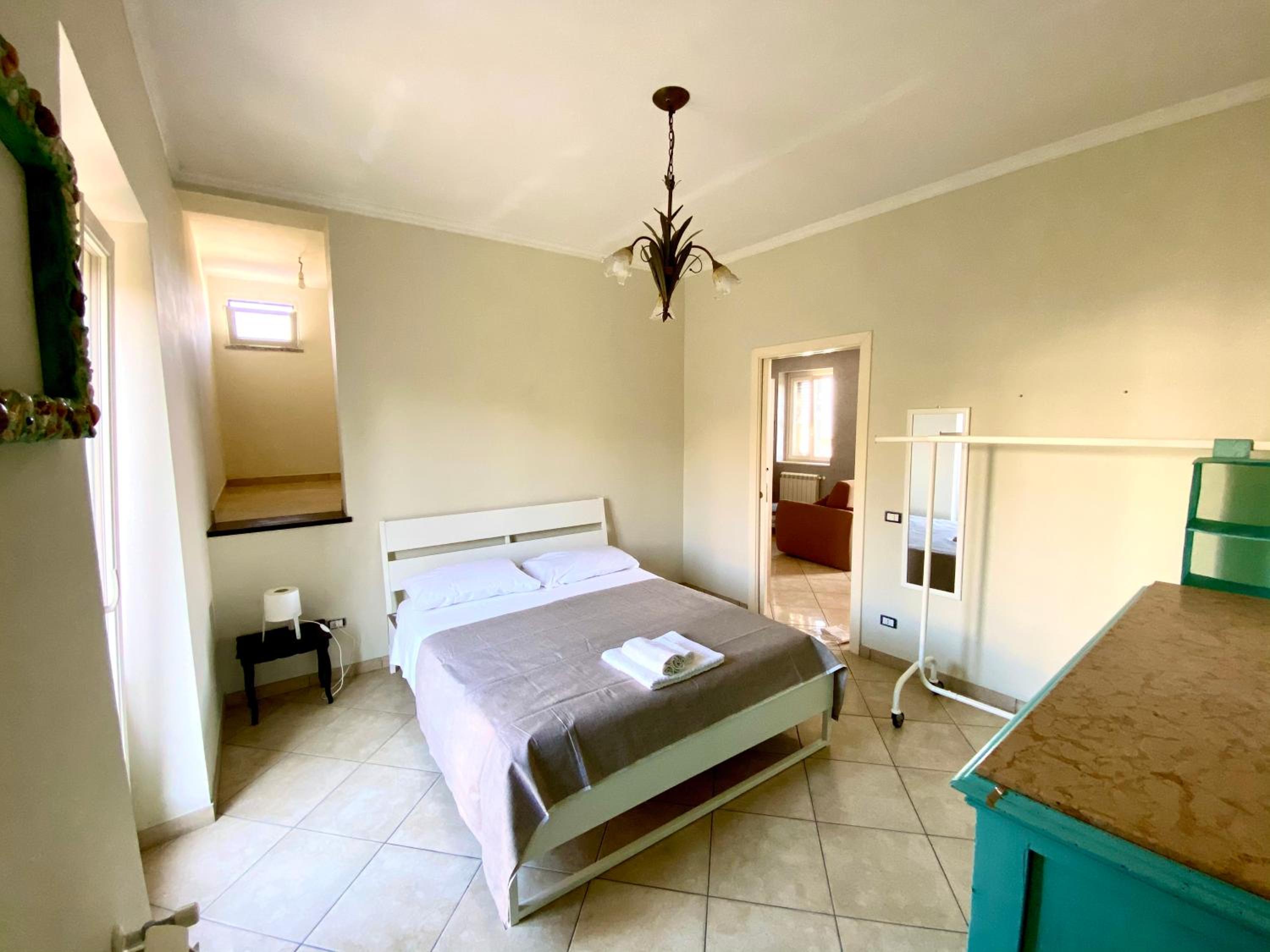 One-Bedroom Apartment photo 2