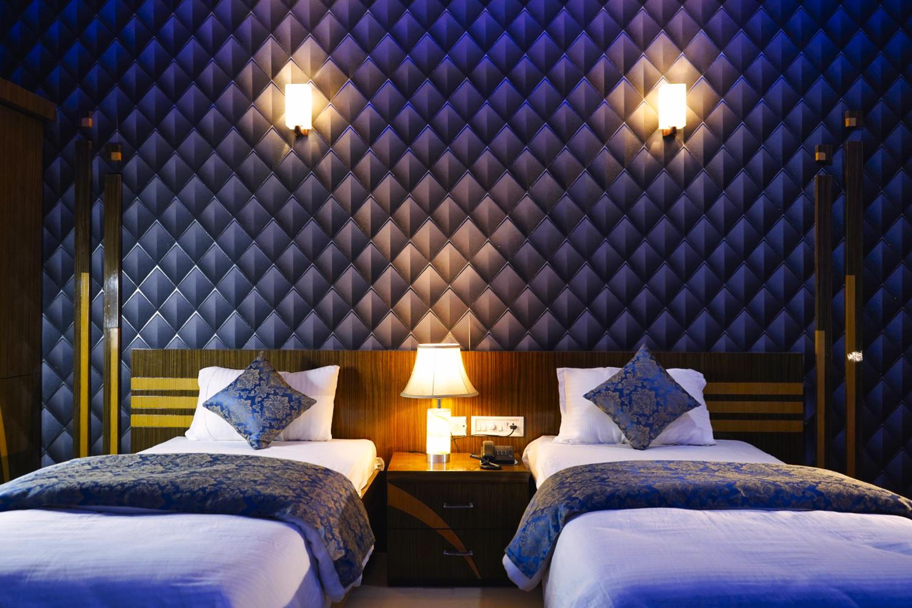 Superior Double or Twin Room with City View photo 2