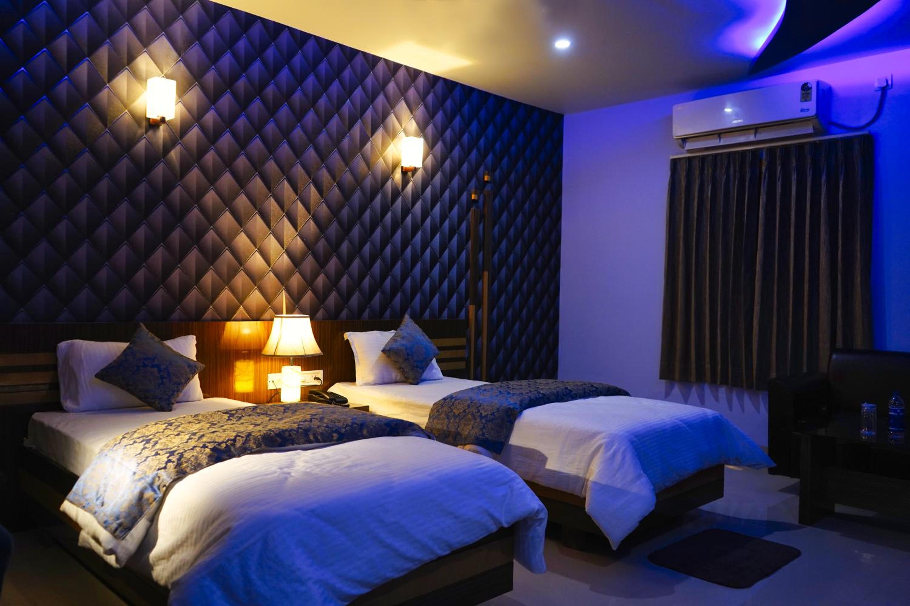 Superior Double or Twin Room with City View photo 3