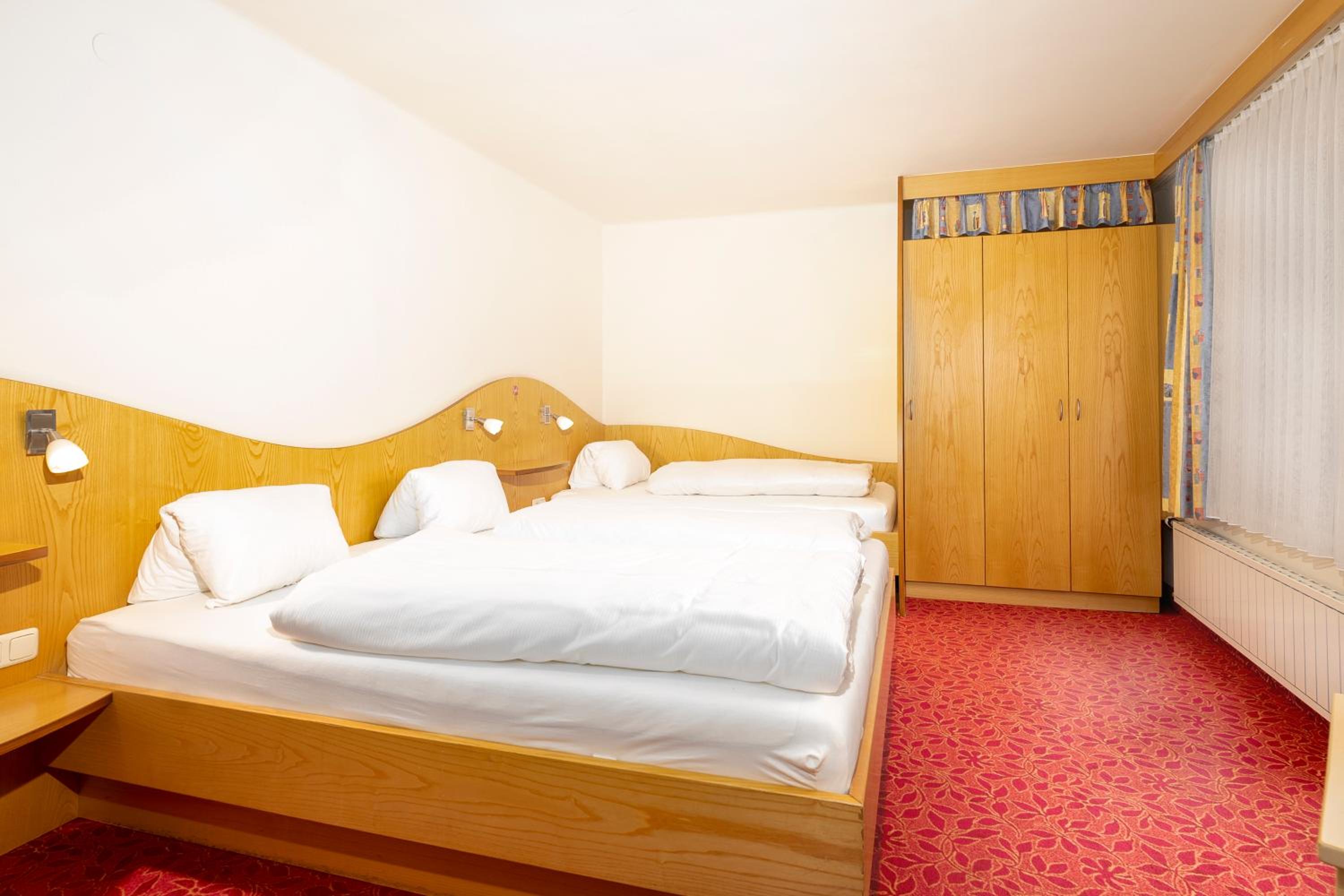 Standard Triple Room photo 2