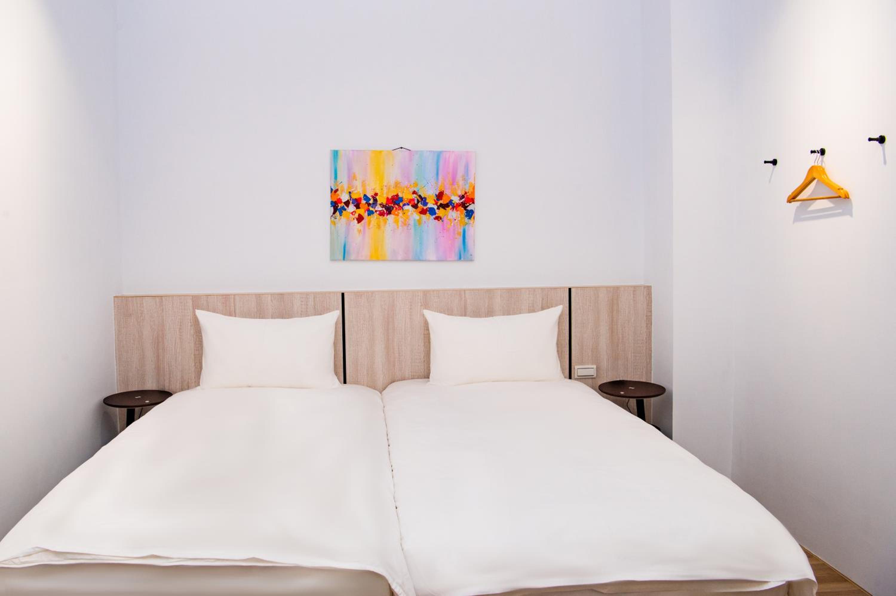 Twin Room with Private Bathroom photo 3