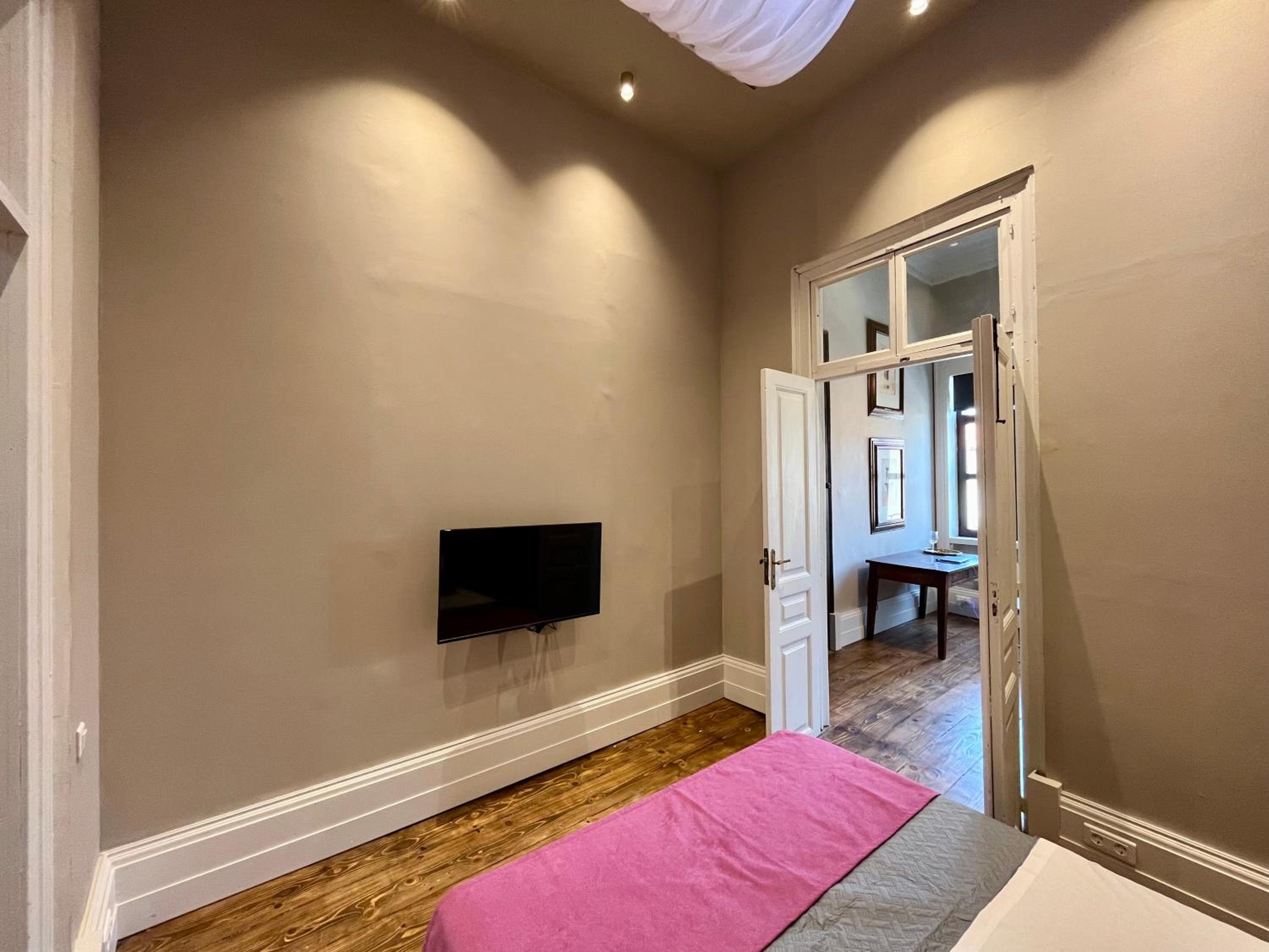 Suite - Photo 2
