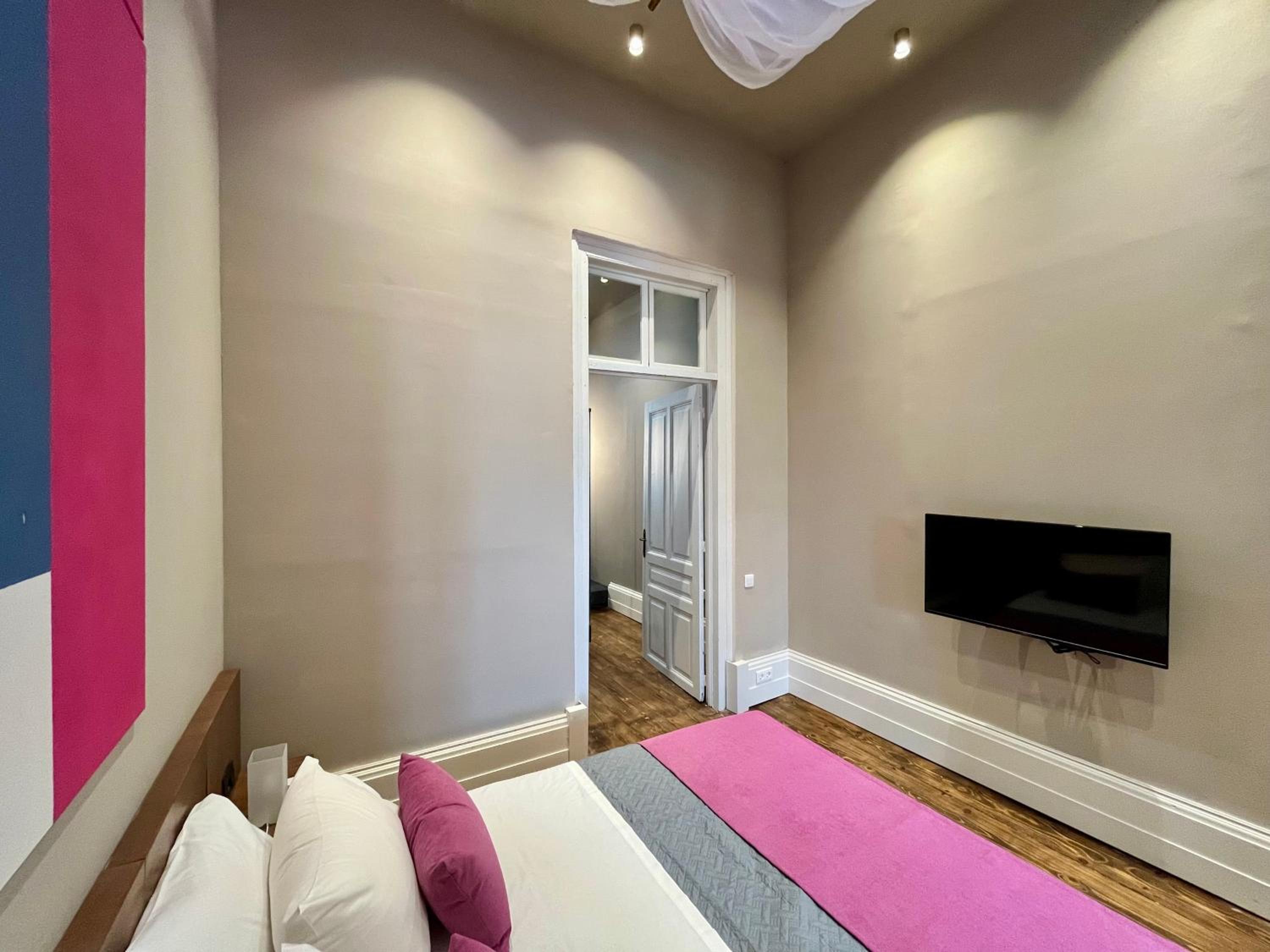 Suite - Photo 14