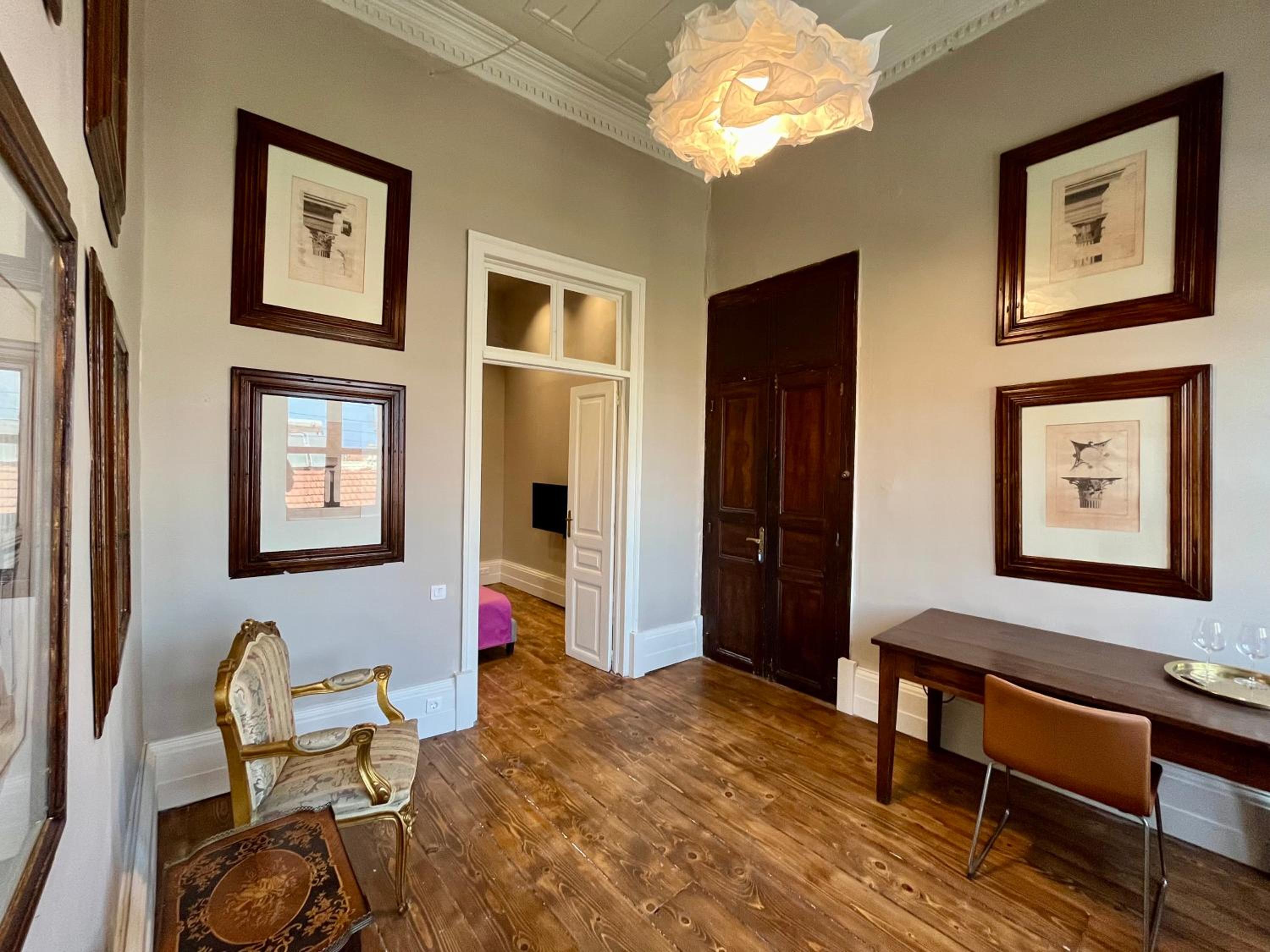 Suite - Photo 17
