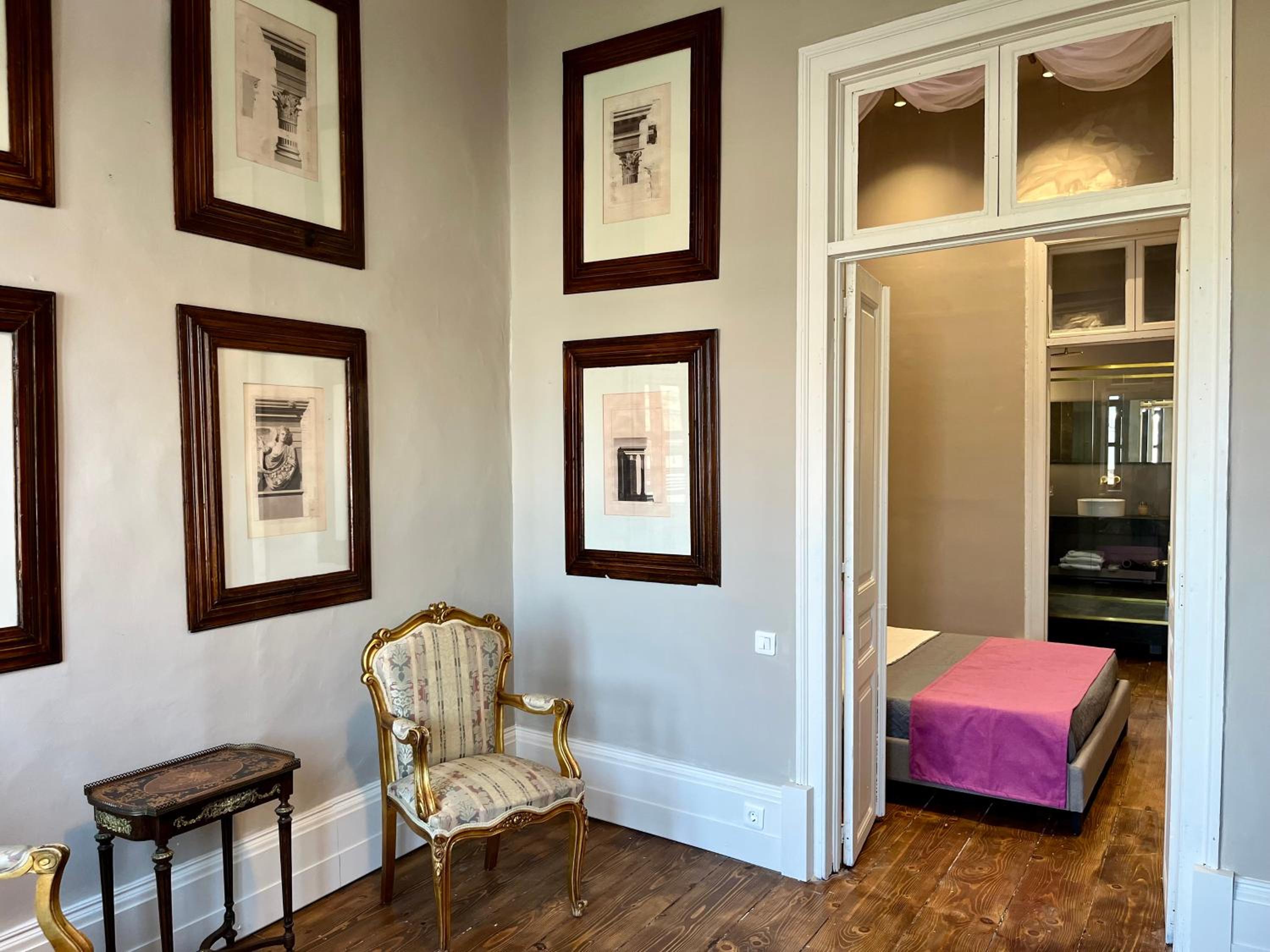 Suite - Photo 8