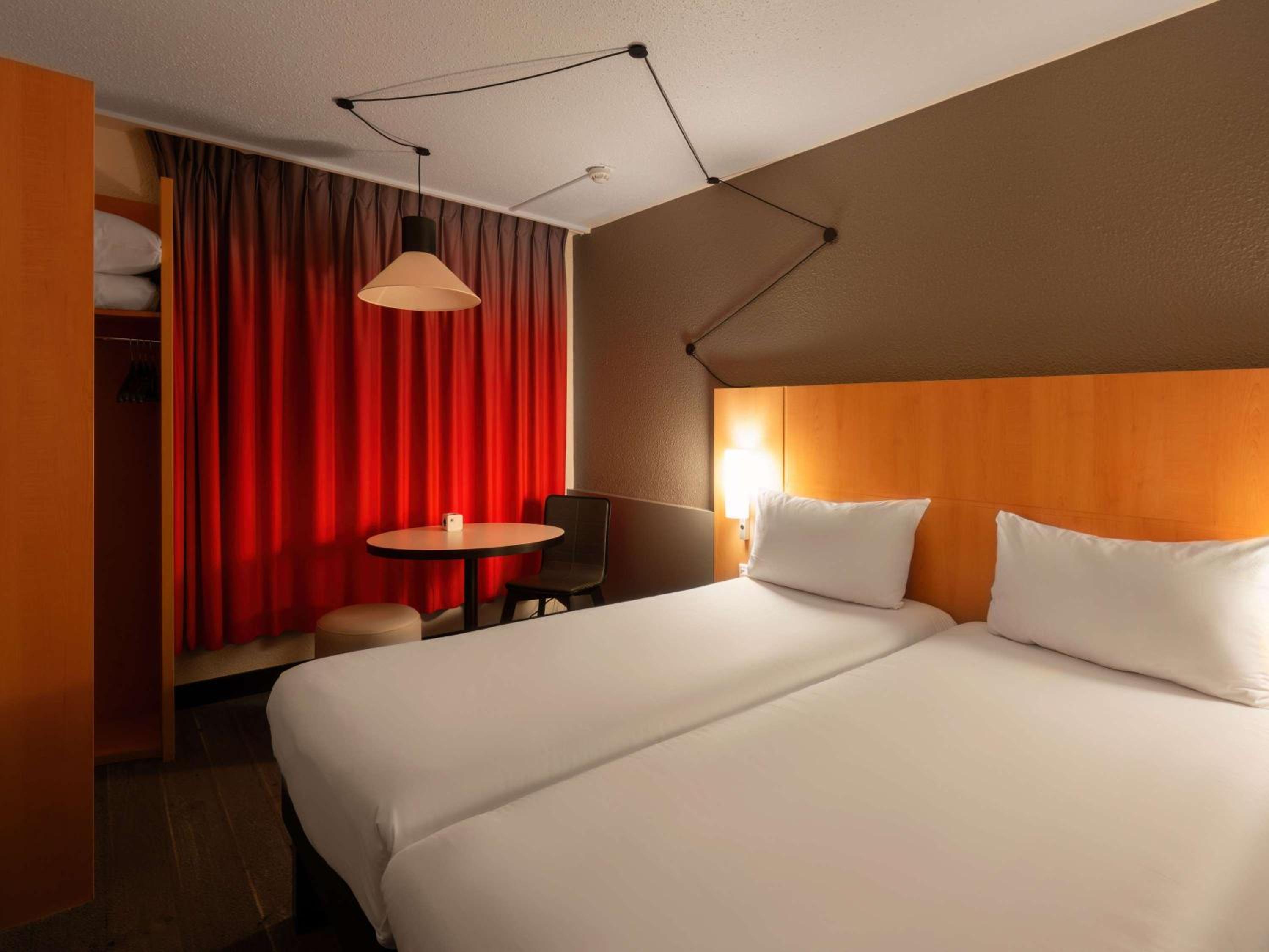 Standard Twin Room - Photo 13