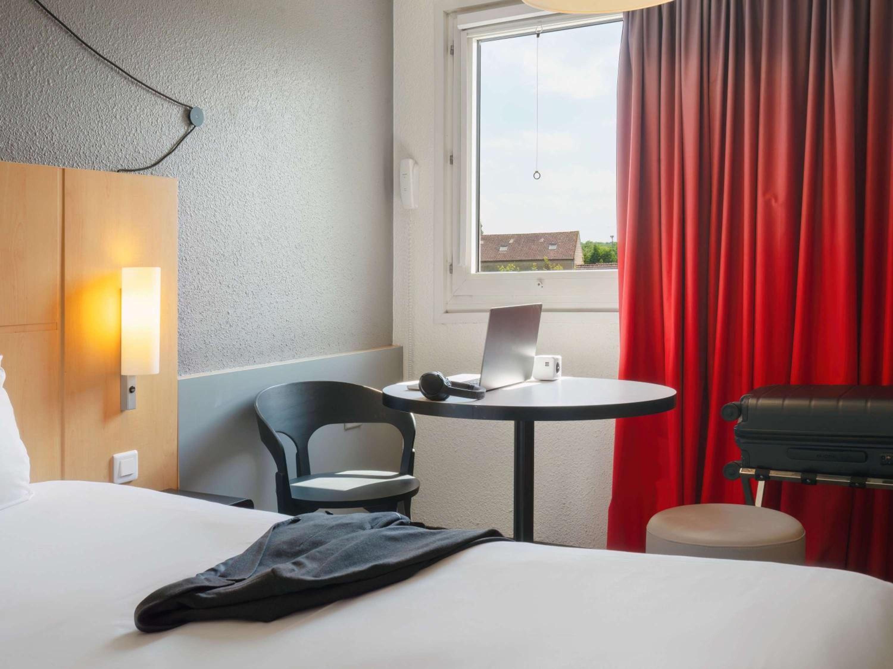 Standard Double Room - Photo 12