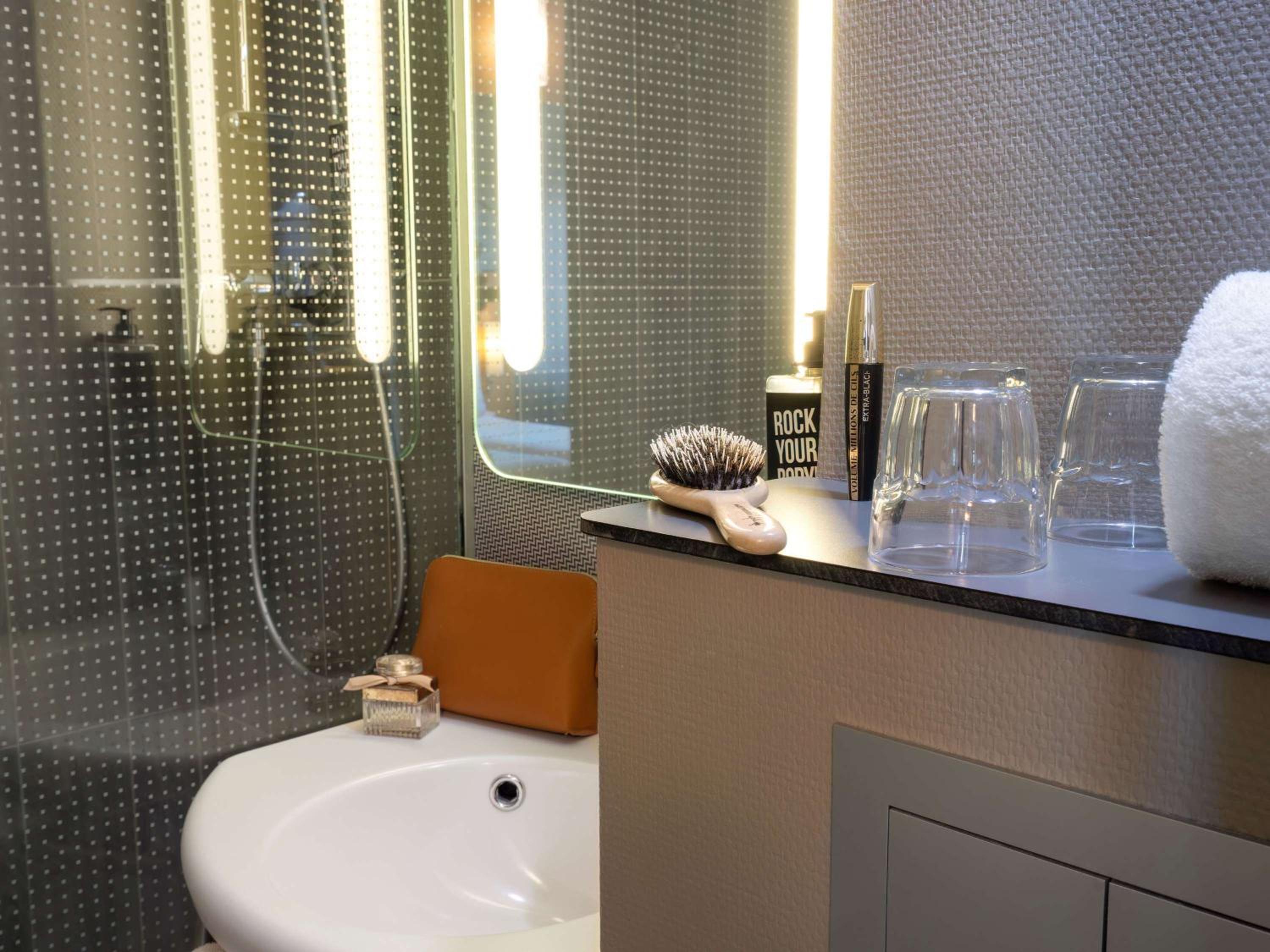 Standard Double Room - Photo 13