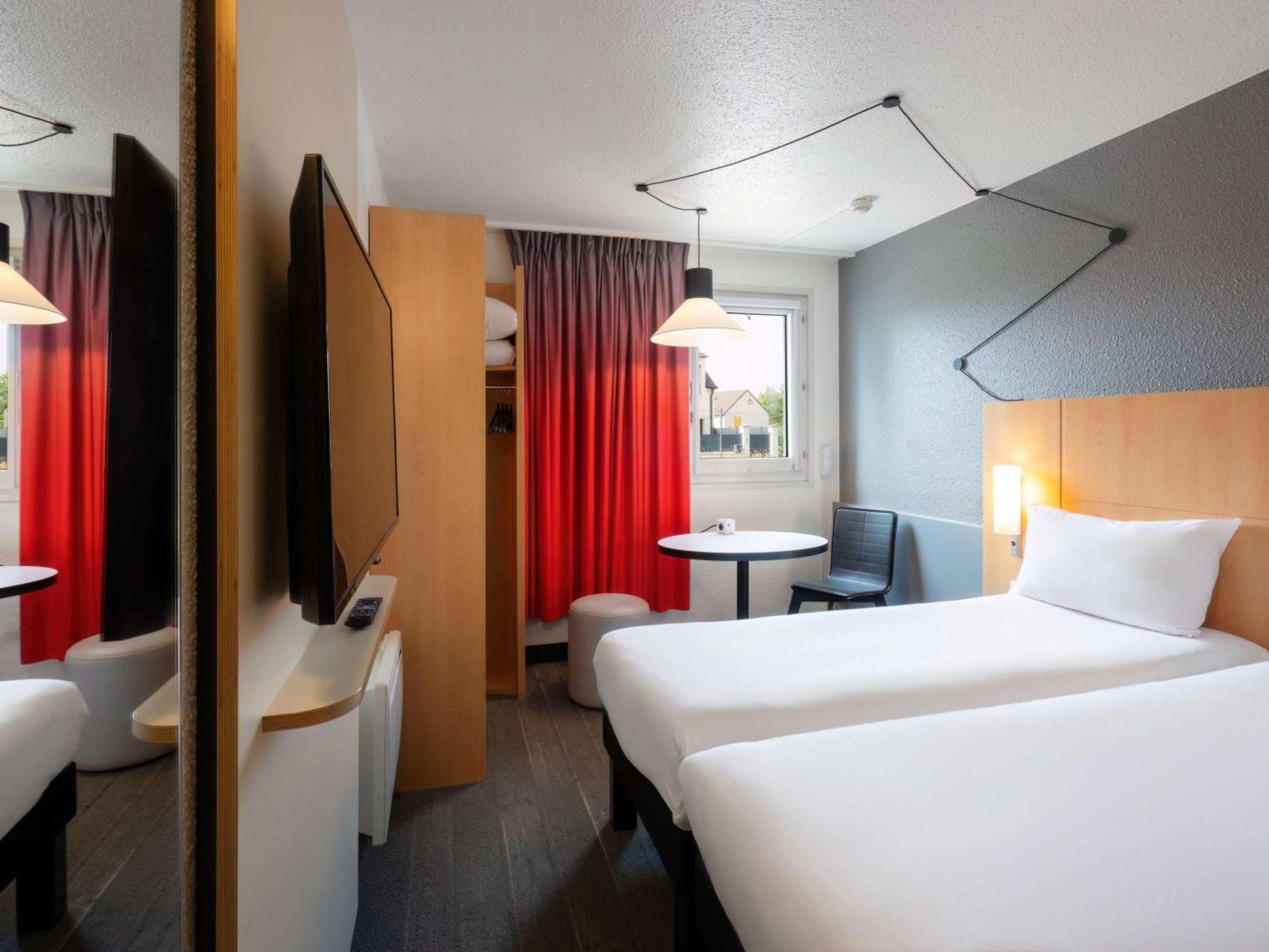 Standard Twin Room - Photo 9