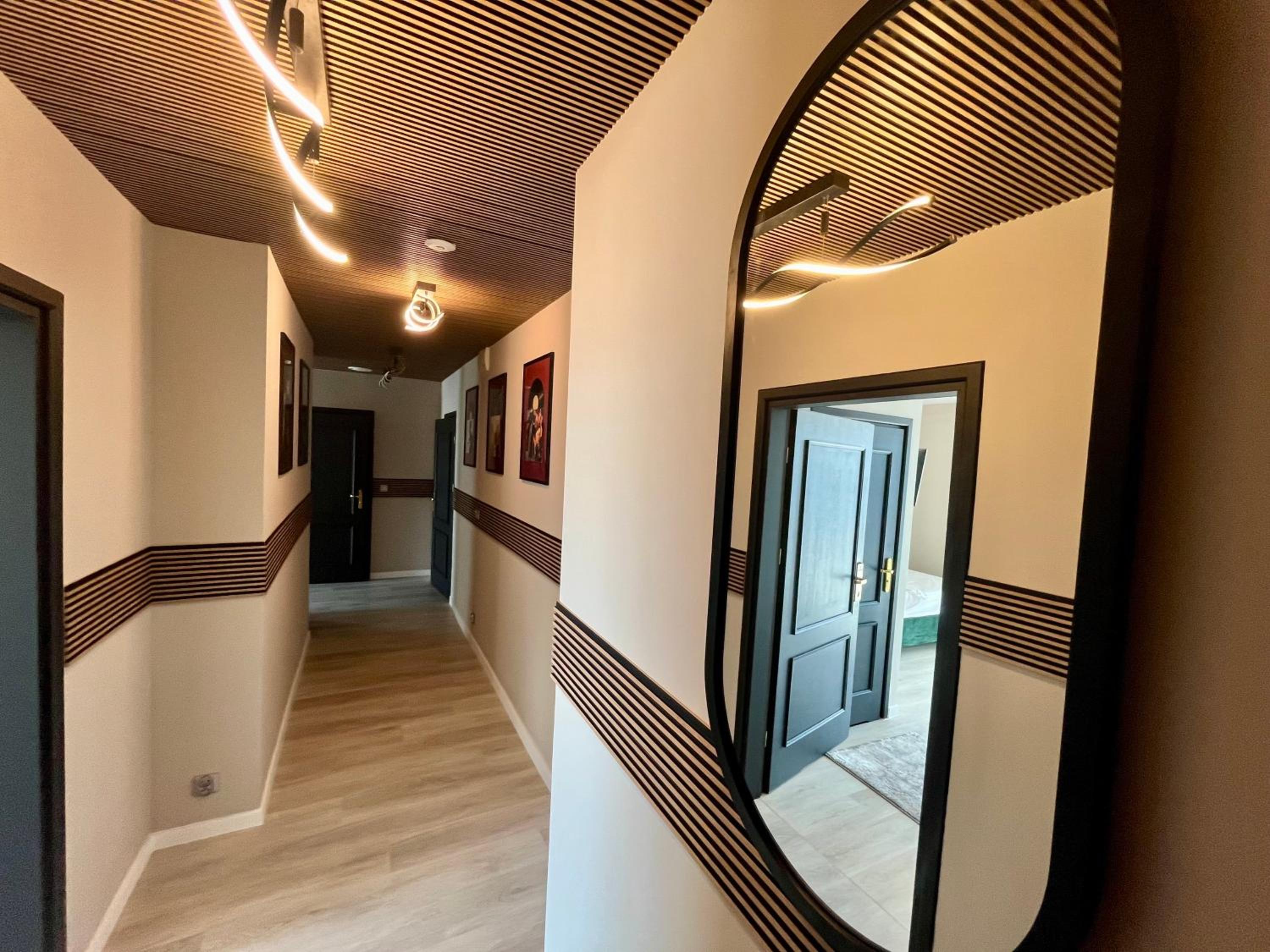 Two-Bedroom Deluxe Apartment with Balcony - Photo 11