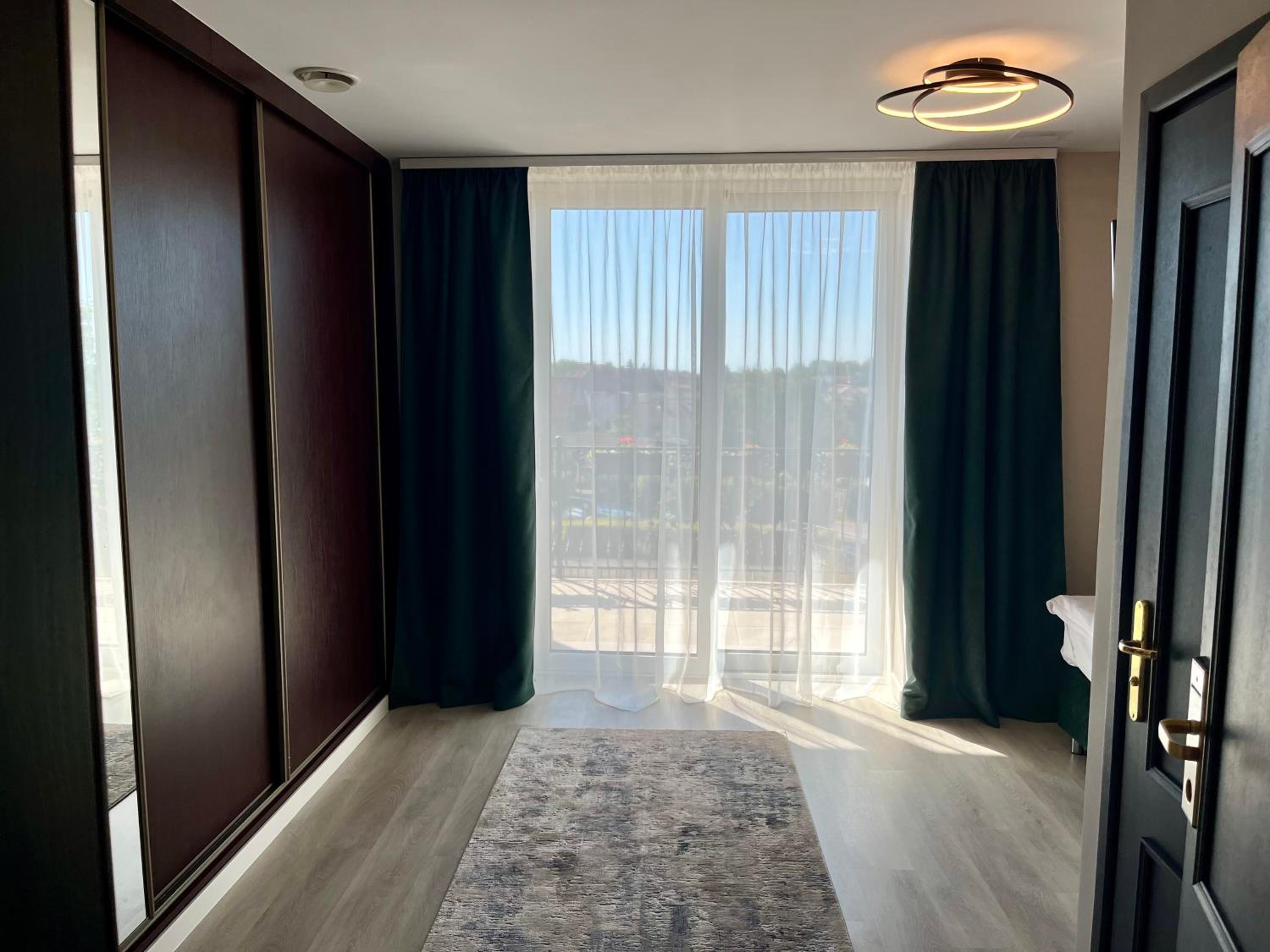 Two-Bedroom Deluxe Apartment with Balcony - Photo 14