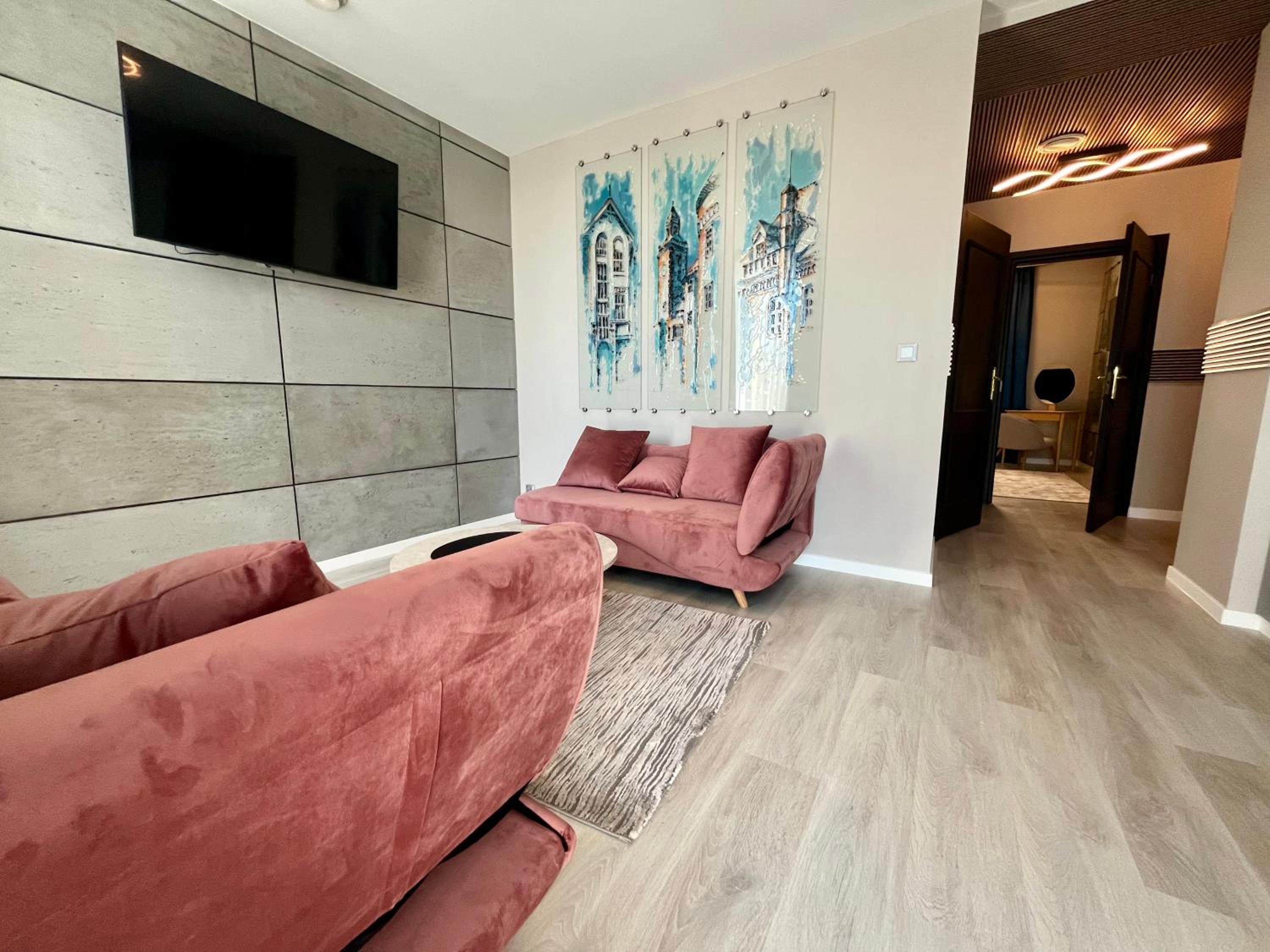 Two-Bedroom Deluxe Apartment with Balcony - Photo 15