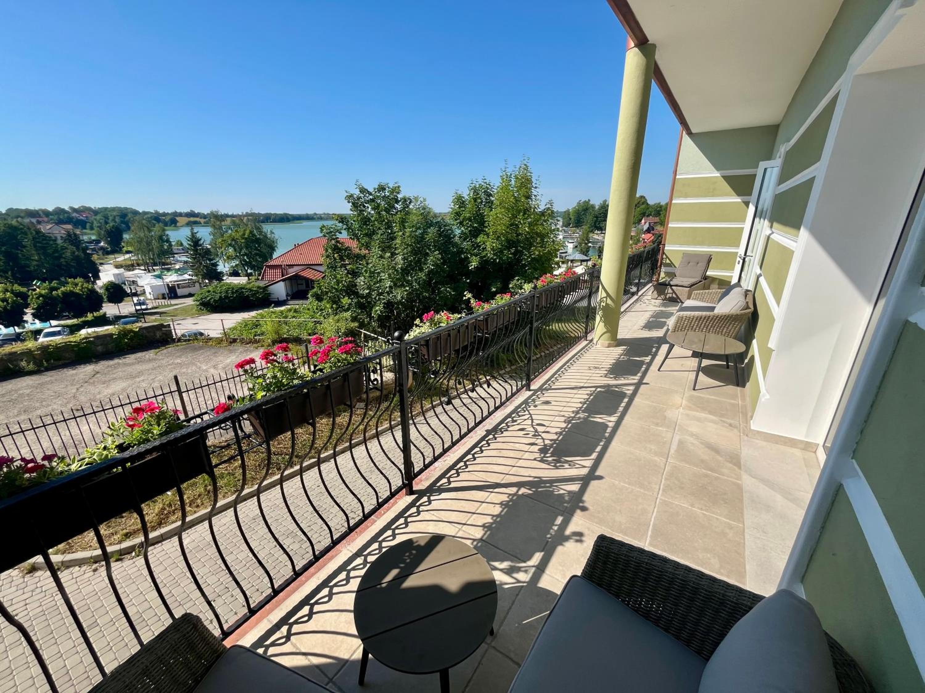 Two-Bedroom Deluxe Apartment with Balcony - Photo 18