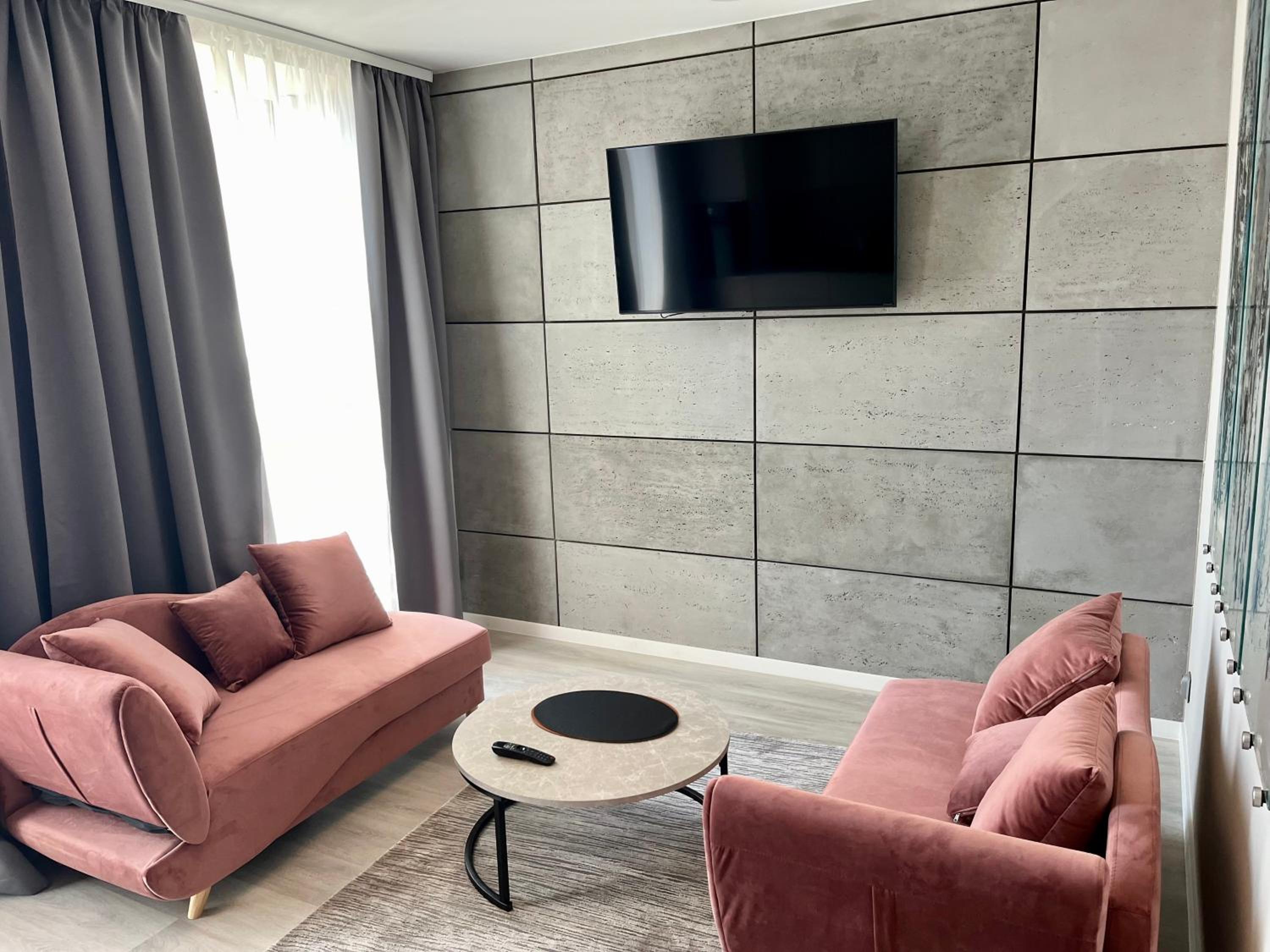 Two-Bedroom Deluxe Apartment with Balcony - Photo 6