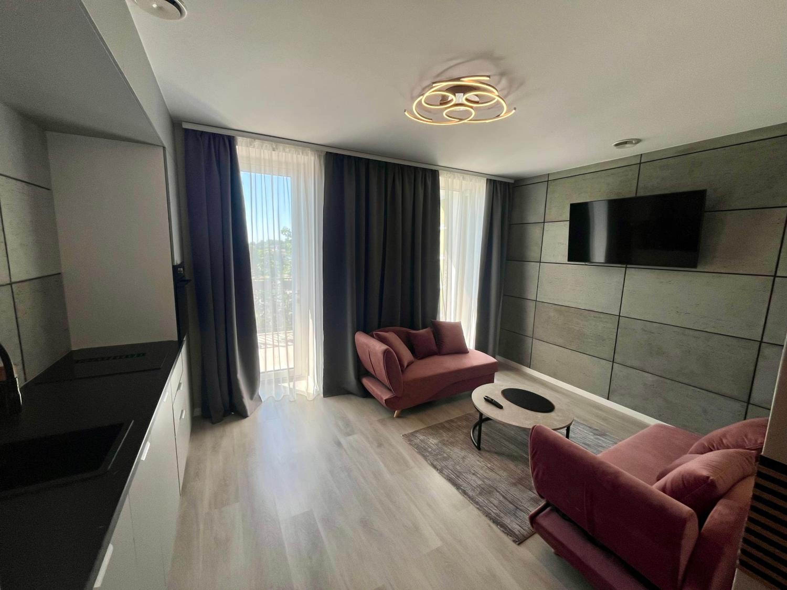 Two-Bedroom Deluxe Apartment with Balcony - Photo 5