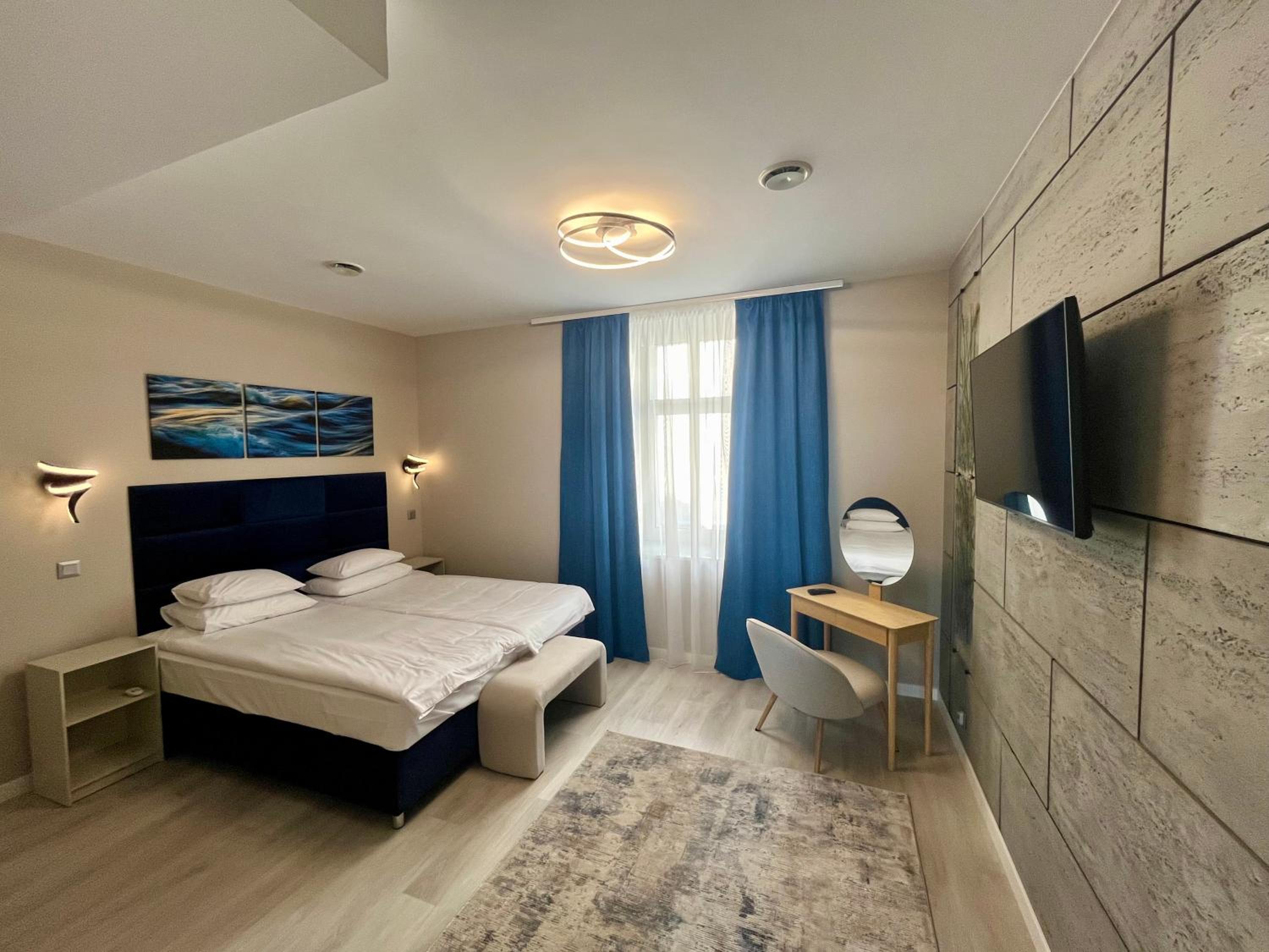 Two-Bedroom Deluxe Apartment with Balcony - Photo 21