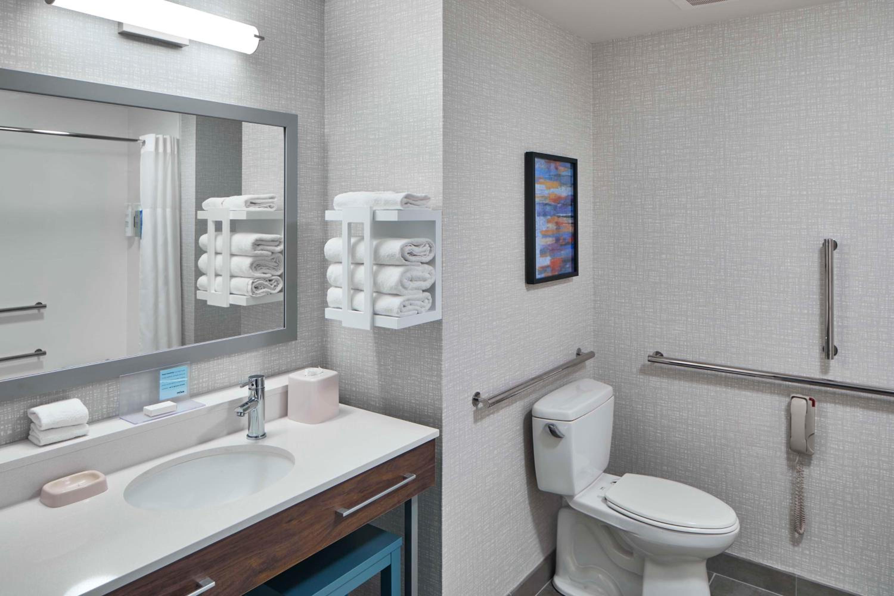 King Room wit Tub - Mobility Accessible - Photo 5