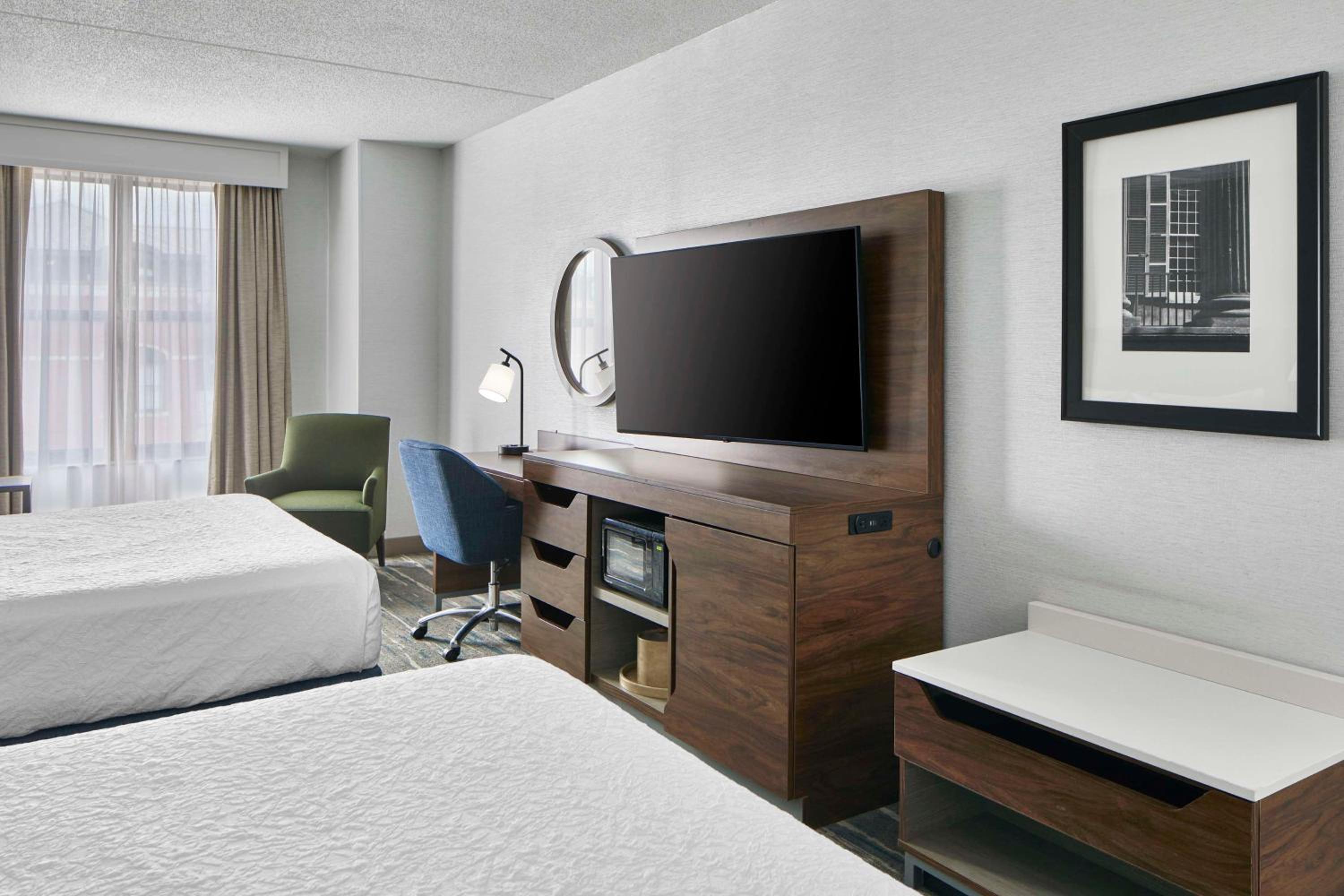Queen Room with Two Queen Beds and Tub - Hearing Accessible - Photo 6