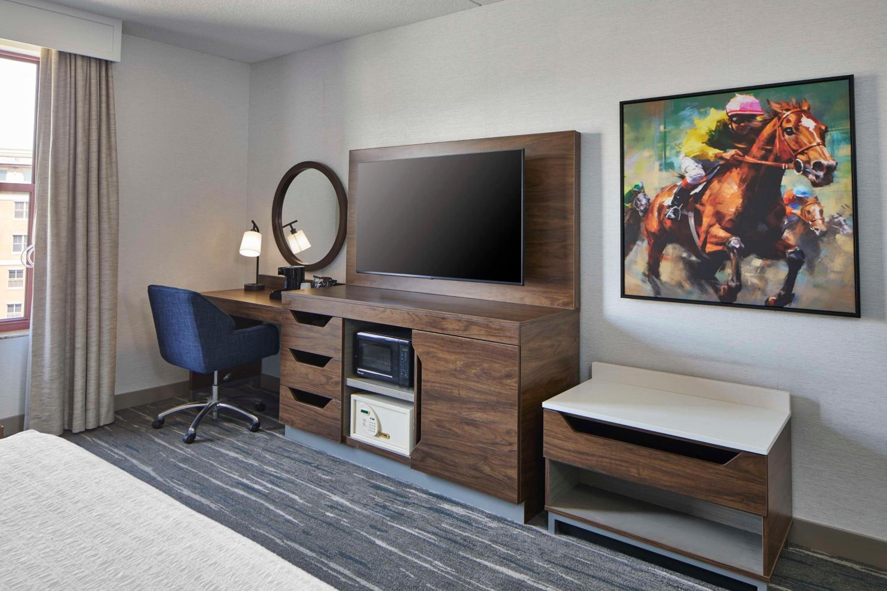 King Room wit Tub - Mobility Accessible - Photo 3