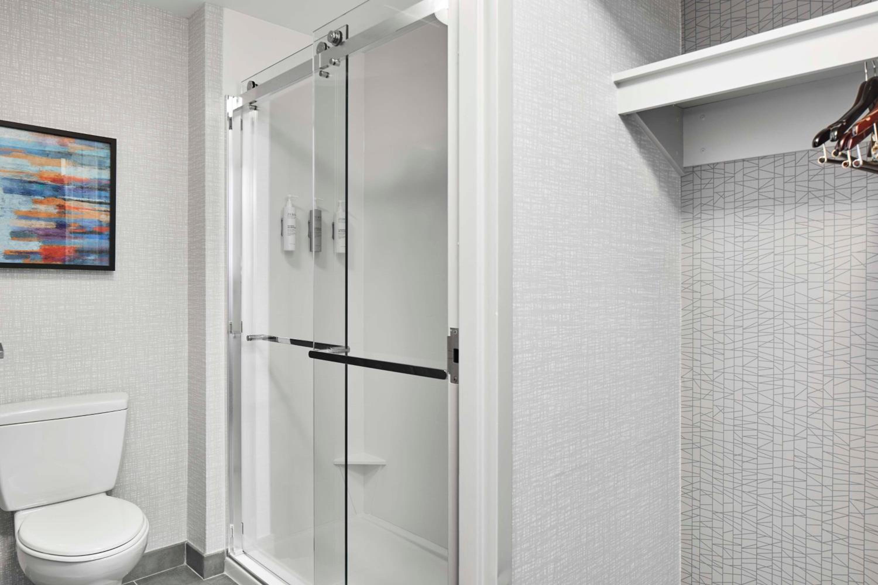 King Room with Wet Bar - Photo 8
