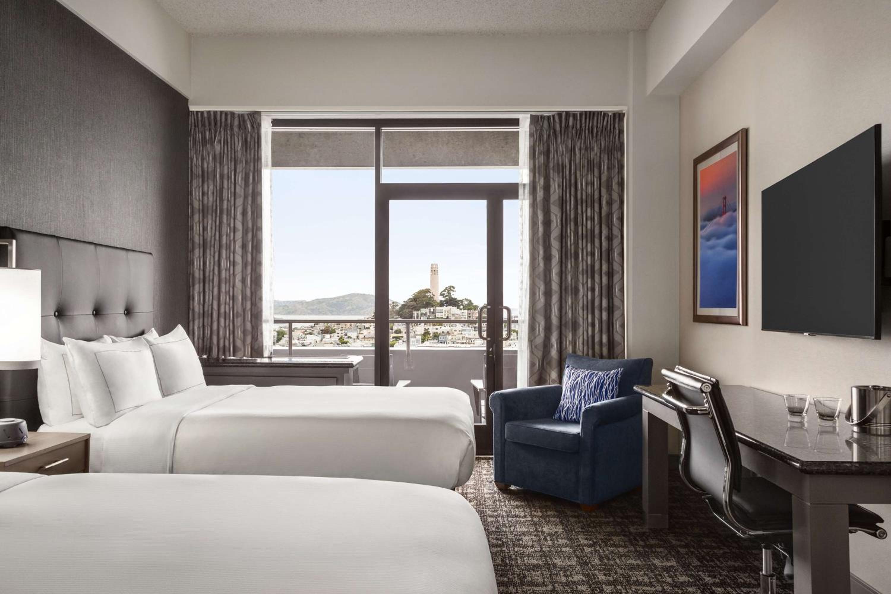Premium Double Room with Two Double Beds and Bay View - Photo 6
