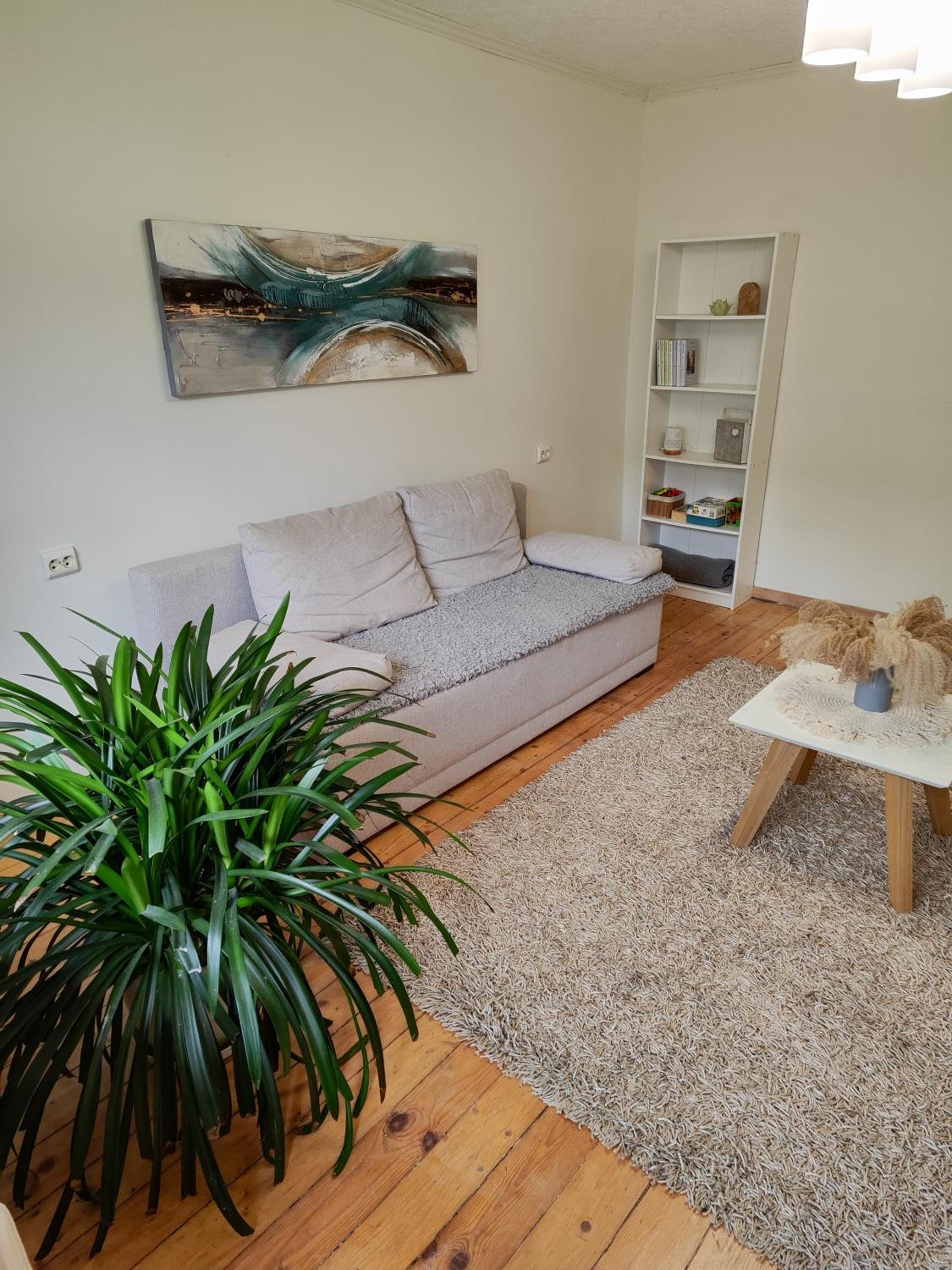 One-Bedroom Apartment photo 1