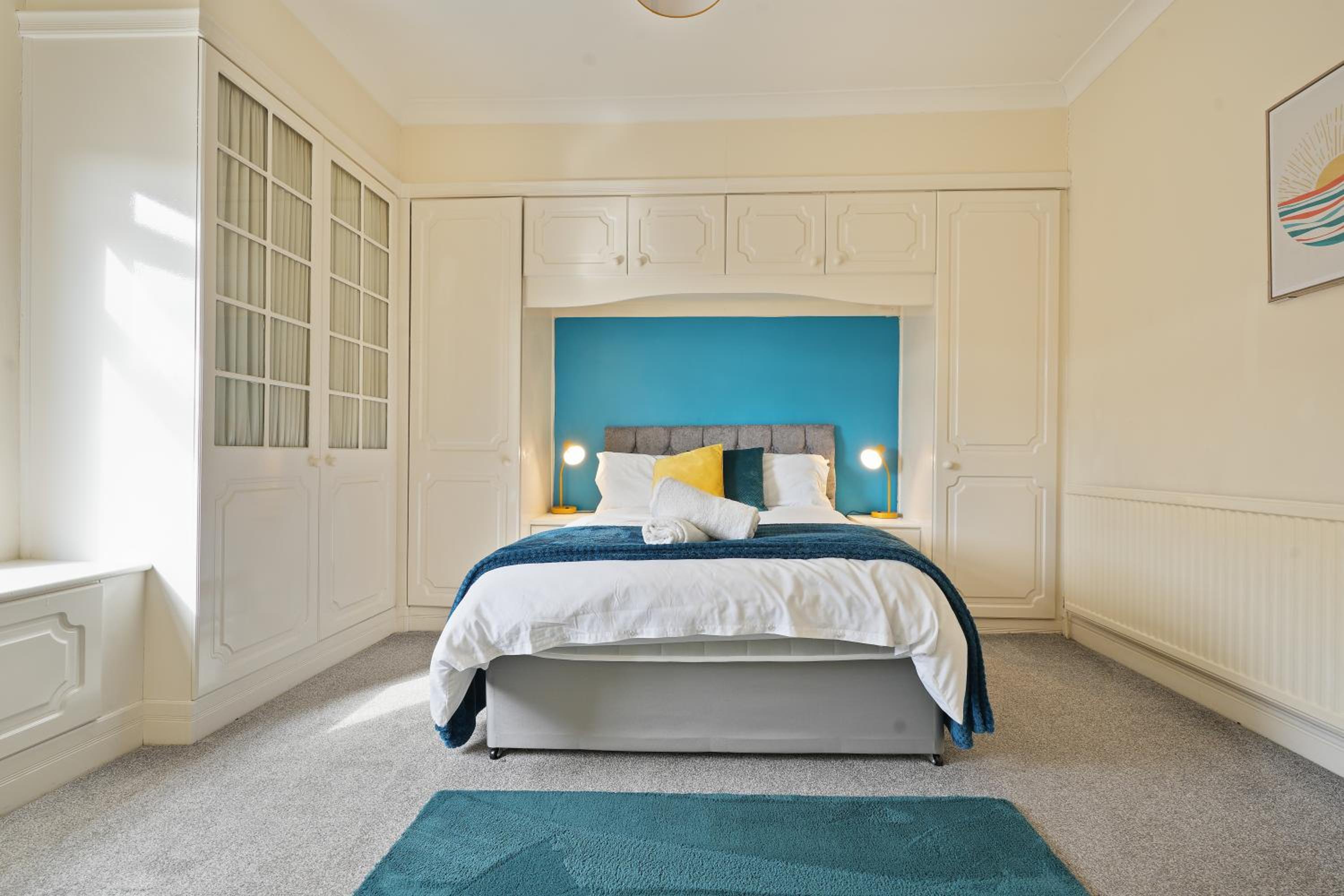 Four-Bedroom House photo 2