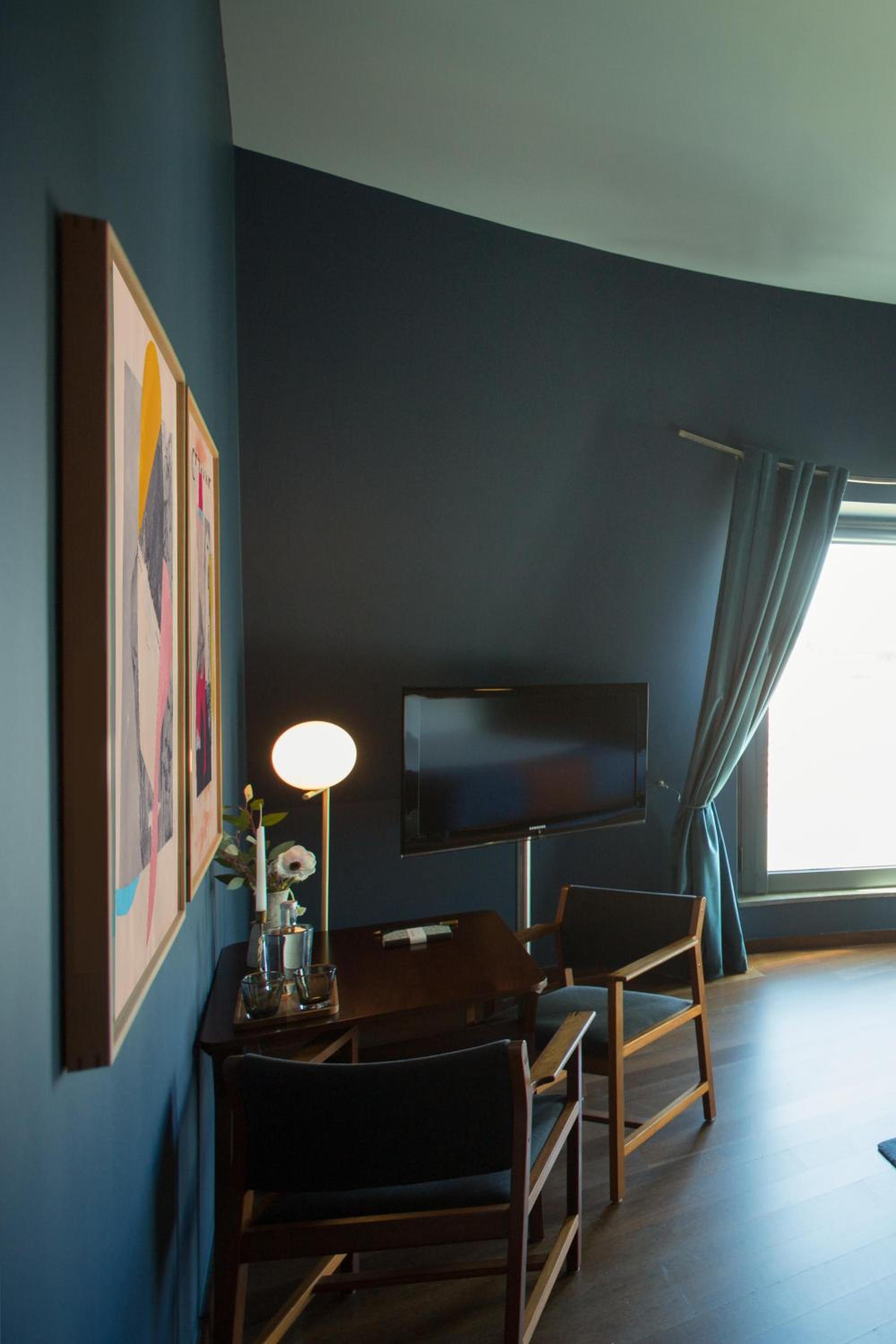 Suite - Photo 1