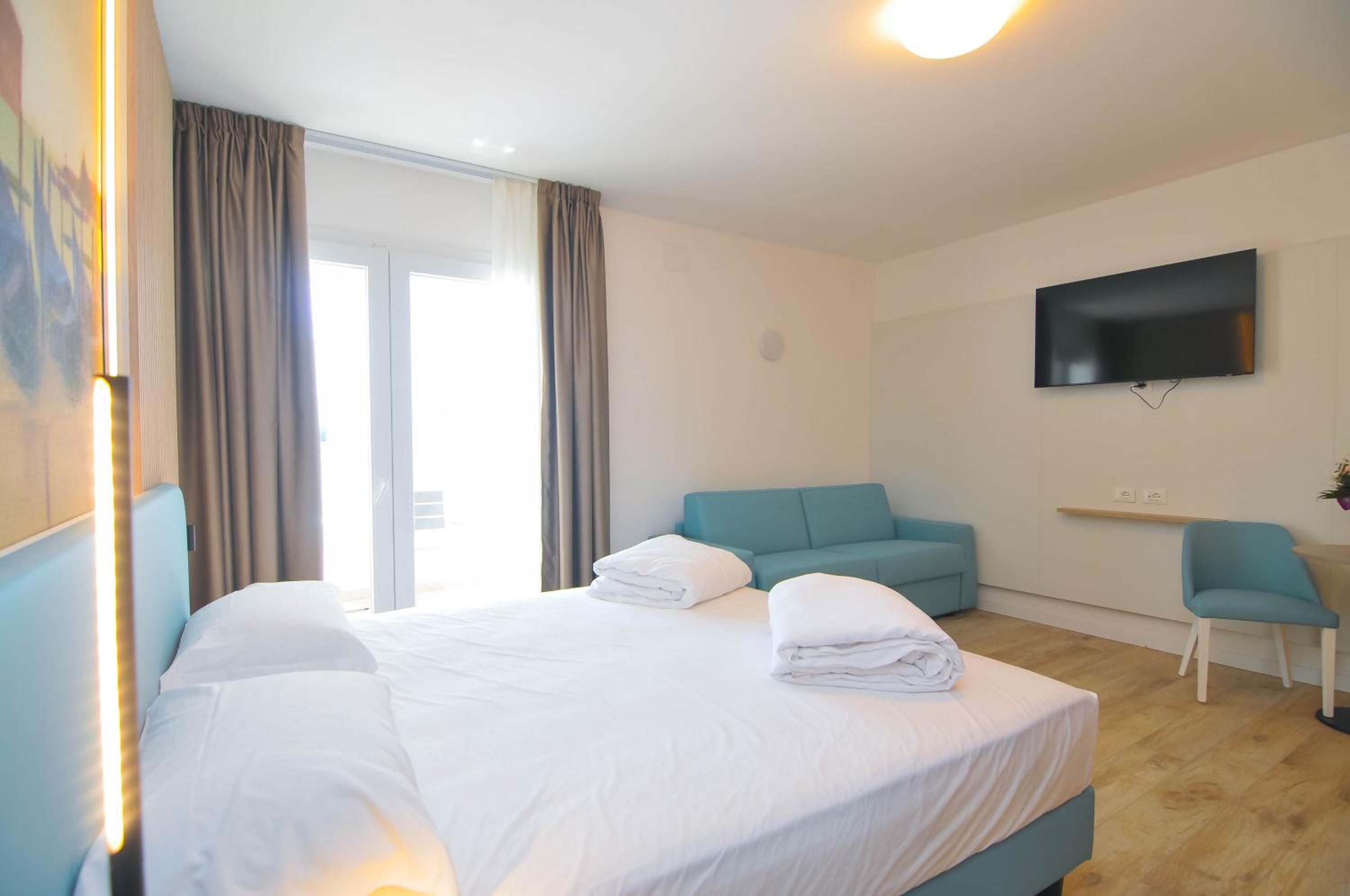Large Junior Suite with Jacuzzi and Sauna - Annex Building - Photo 32