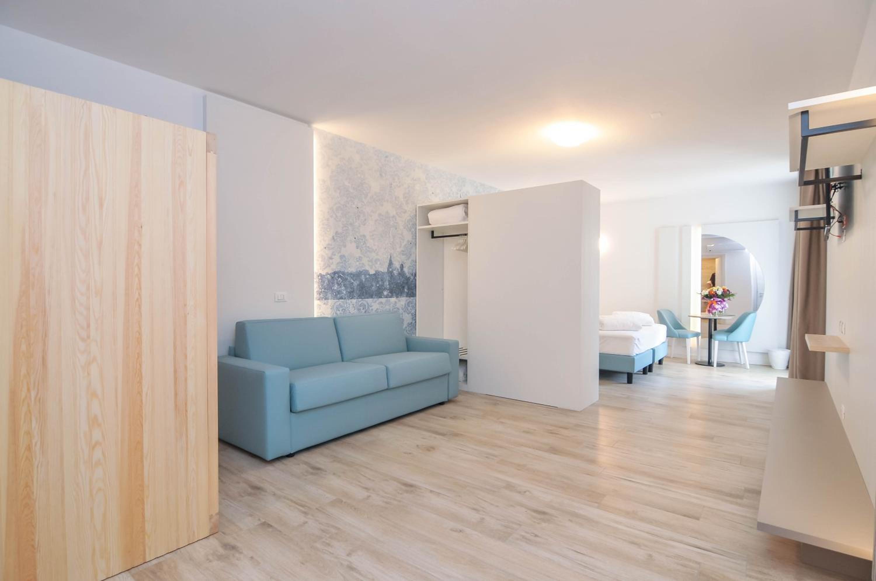 Large Junior Suite with Jacuzzi and Sauna - Annex Building - Photo 33