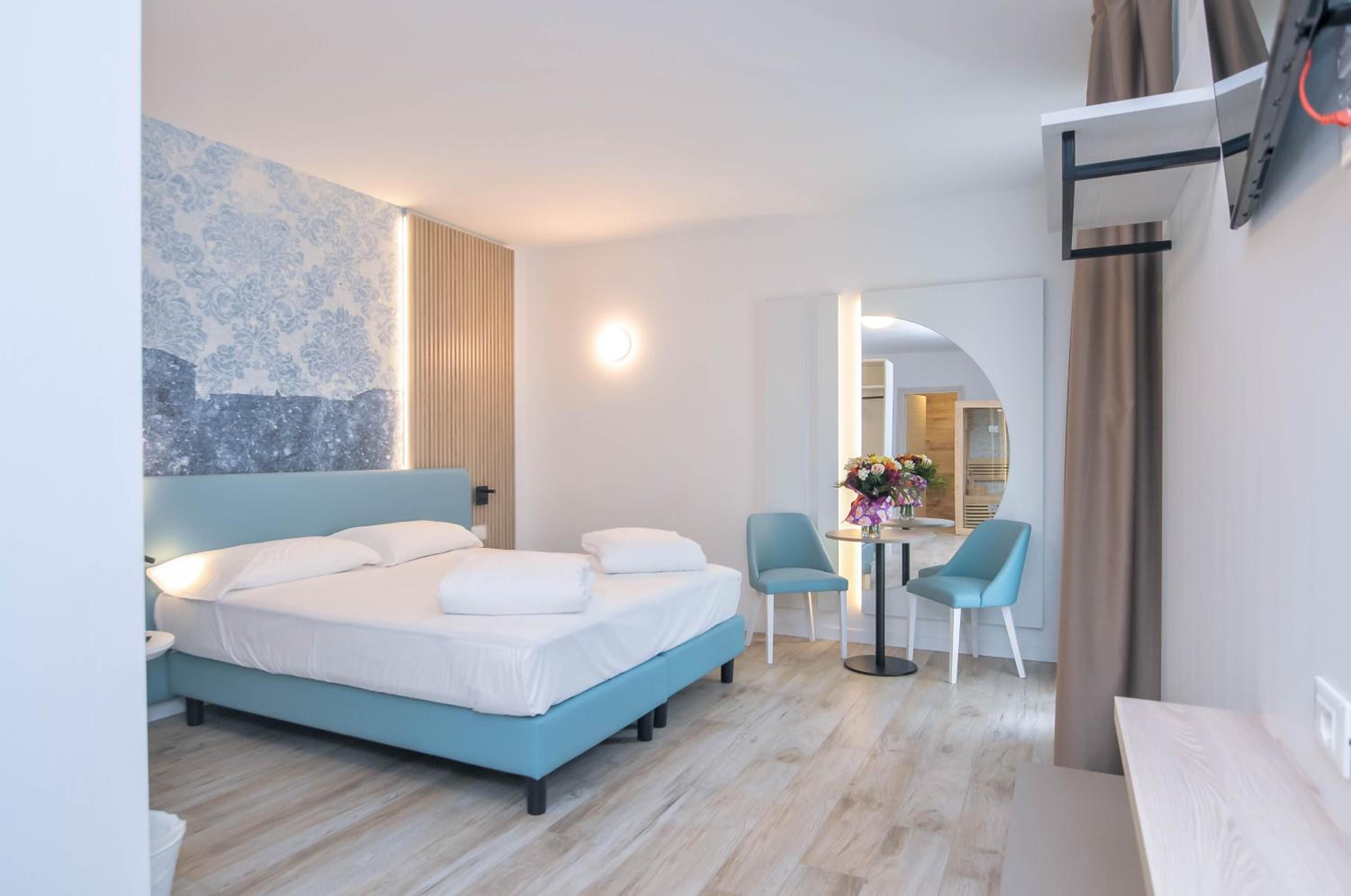Large Junior Suite with Jacuzzi and Sauna - Annex Building - Photo 37