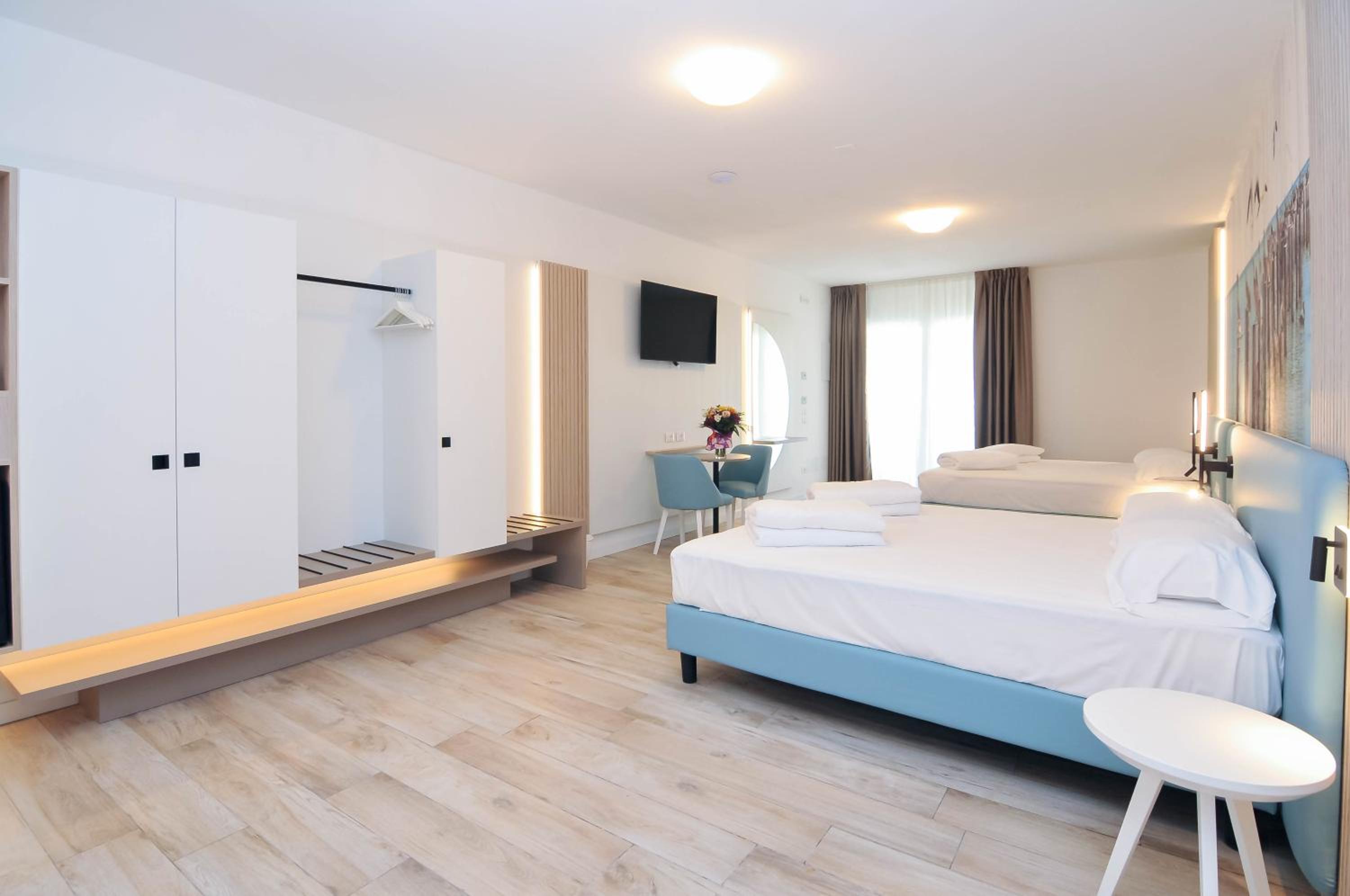 Large Junior Suite with Jacuzzi and Sauna - Annex Building - Photo 39