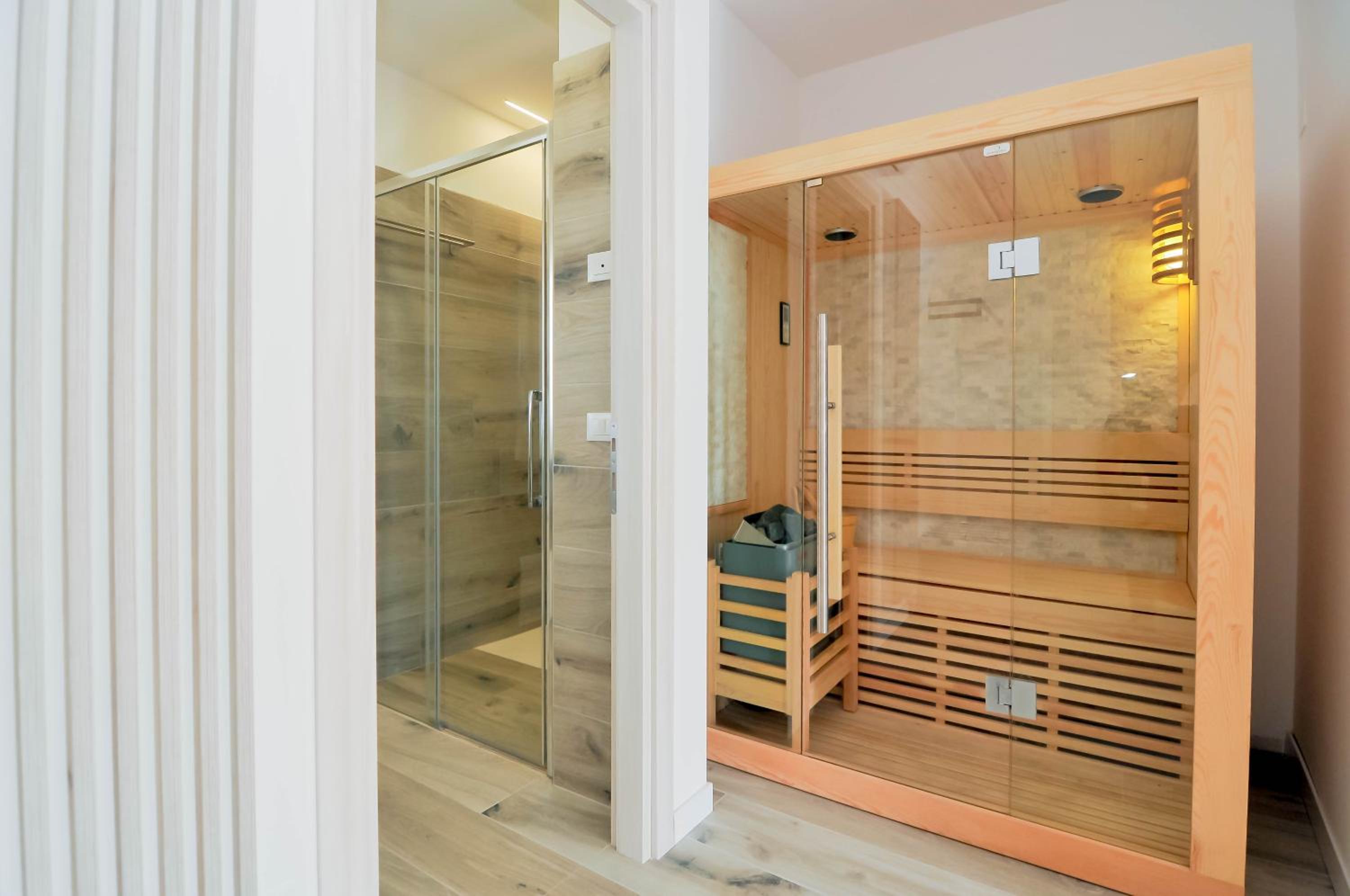 Large Junior Suite with Jacuzzi and Sauna - Annex Building - Photo 40