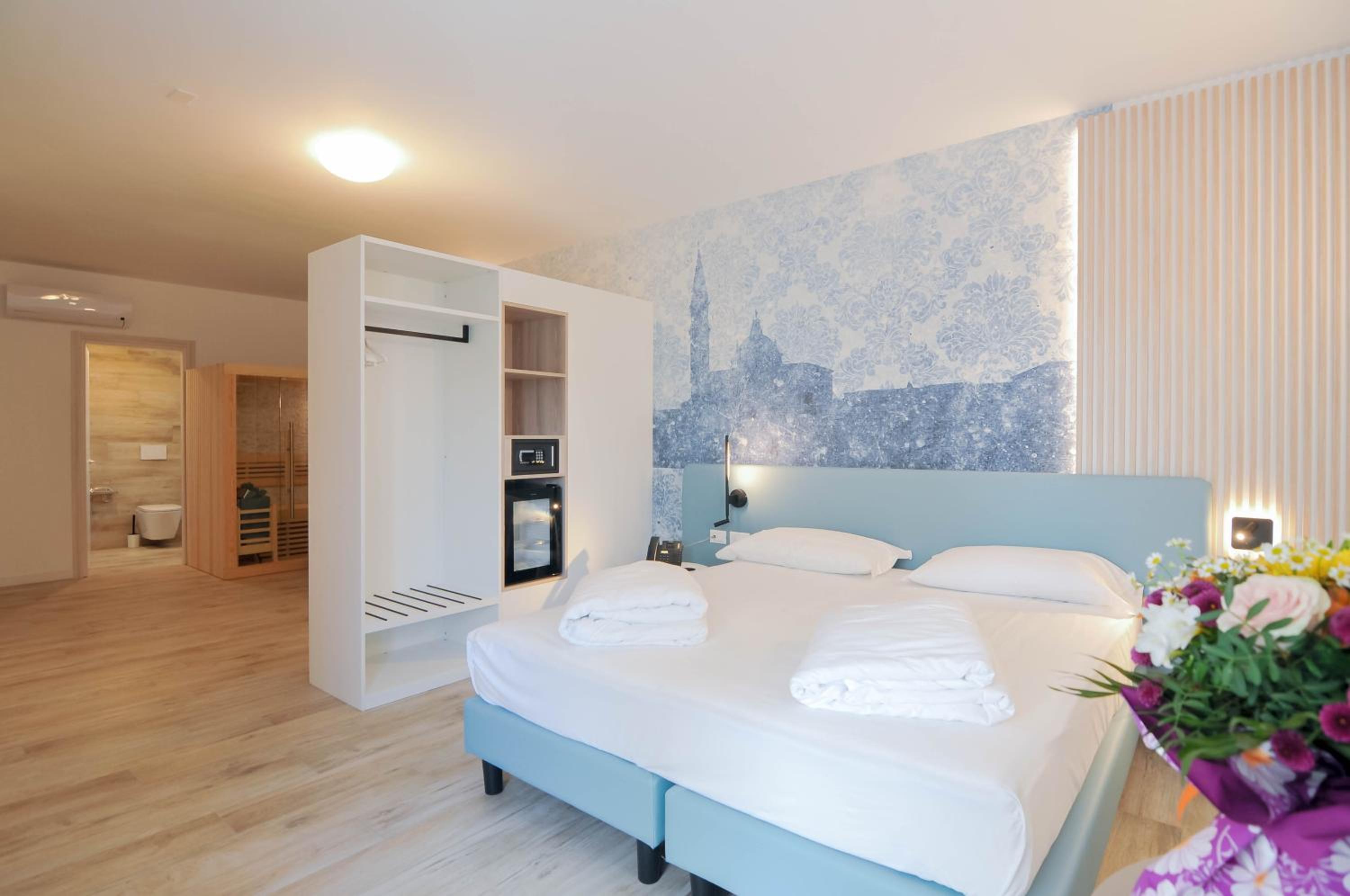 Large Junior Suite with Jacuzzi and Sauna - Annex Building - Photo 42