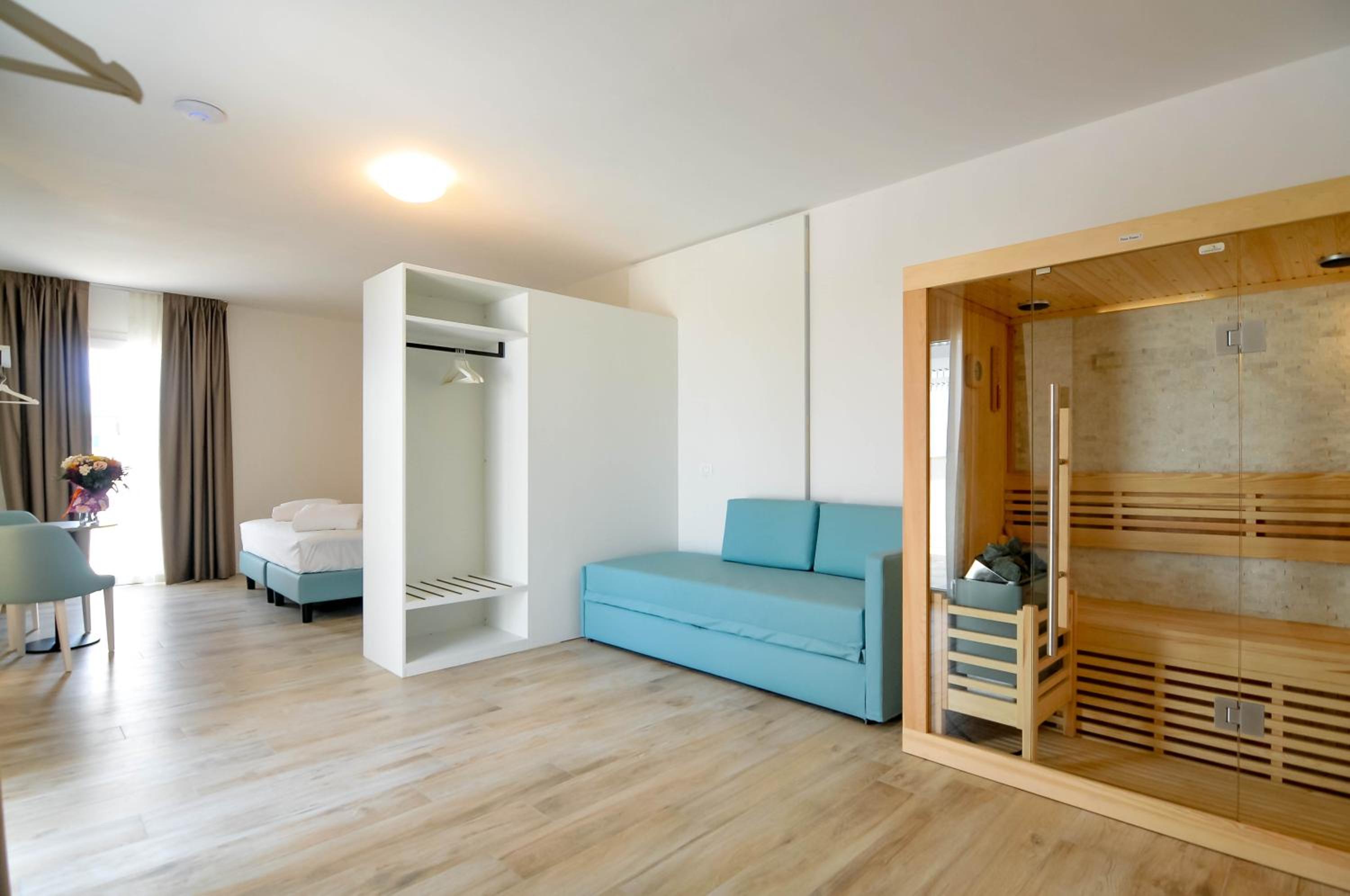 Large Junior Suite with Jacuzzi and Sauna - Annex Building - Photo 45