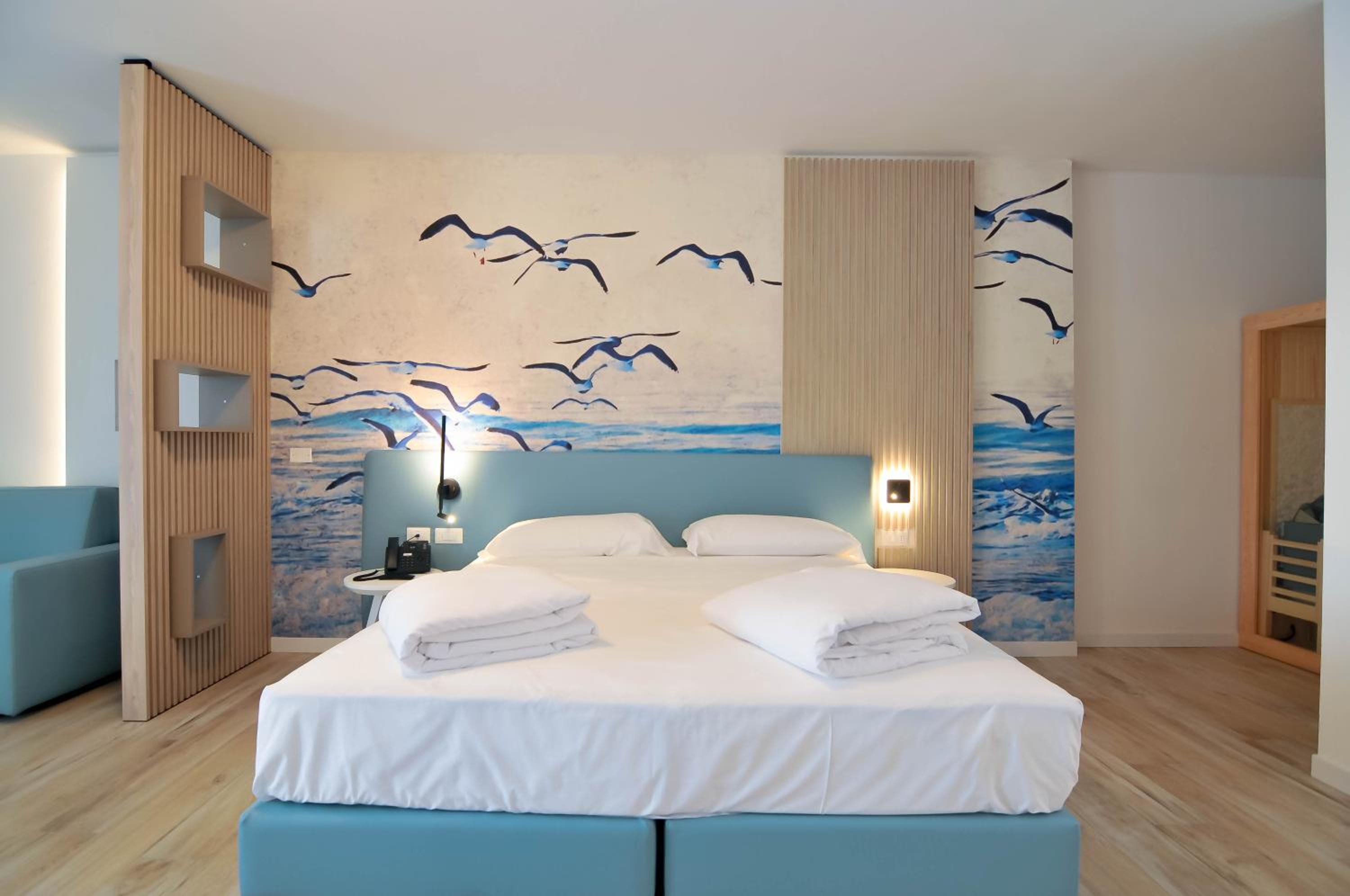 Large Junior Suite with Jacuzzi and Sauna - Annex Building - Photo 3