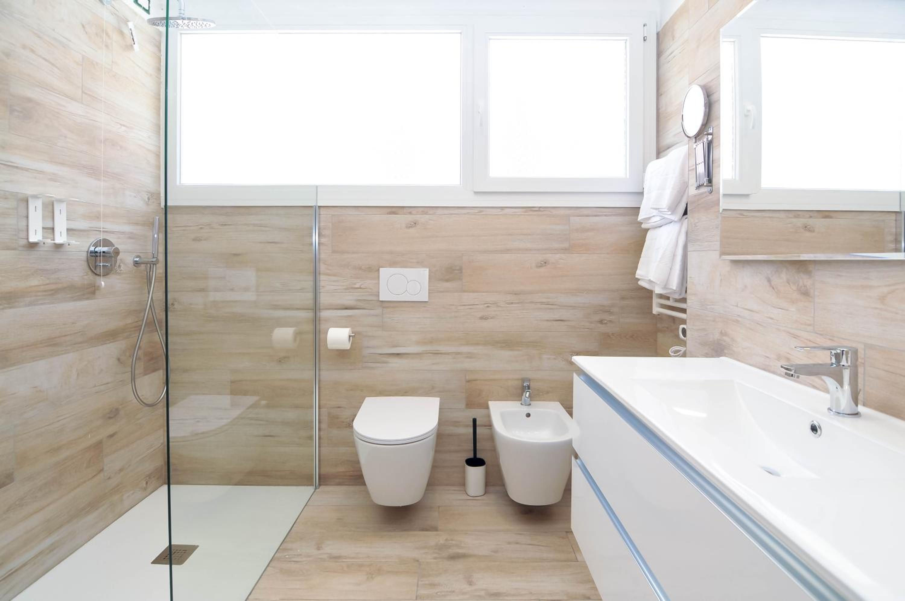 Large Junior Suite with Jacuzzi and Sauna - Annex Building - Photo 4