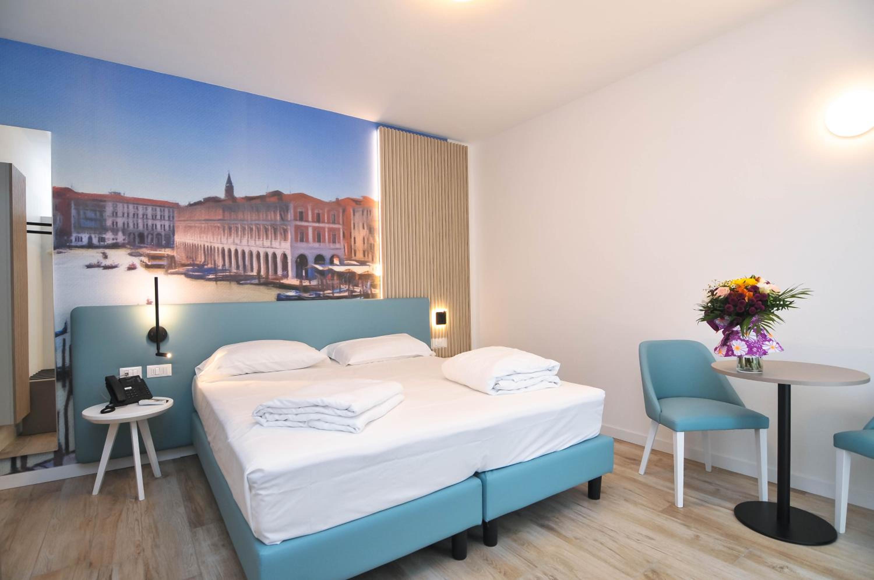 Junior Suite with Jacuzzi - Annex Building - Photo 14