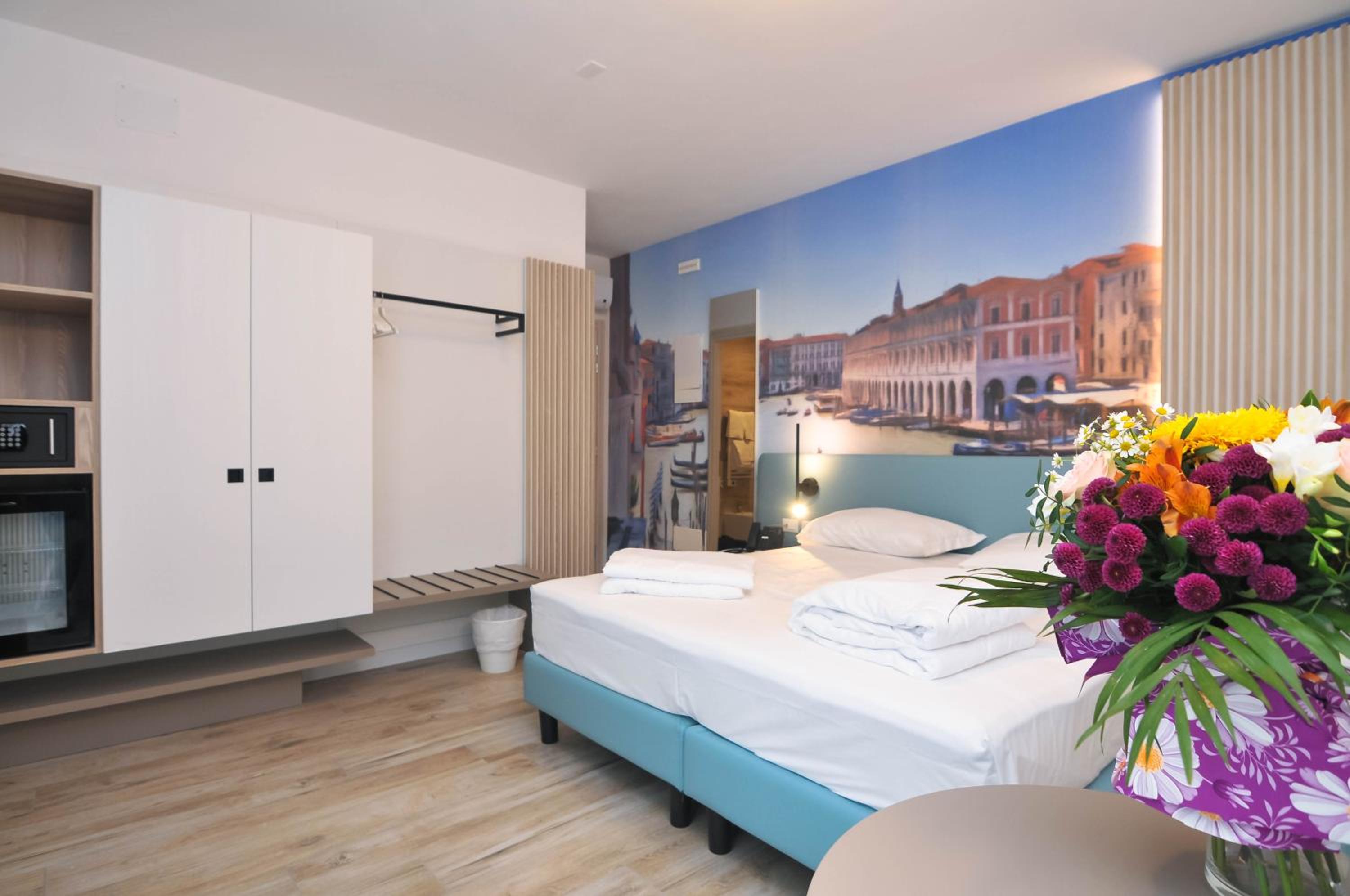 Junior Suite with Jacuzzi - Annex Building - Photo 15