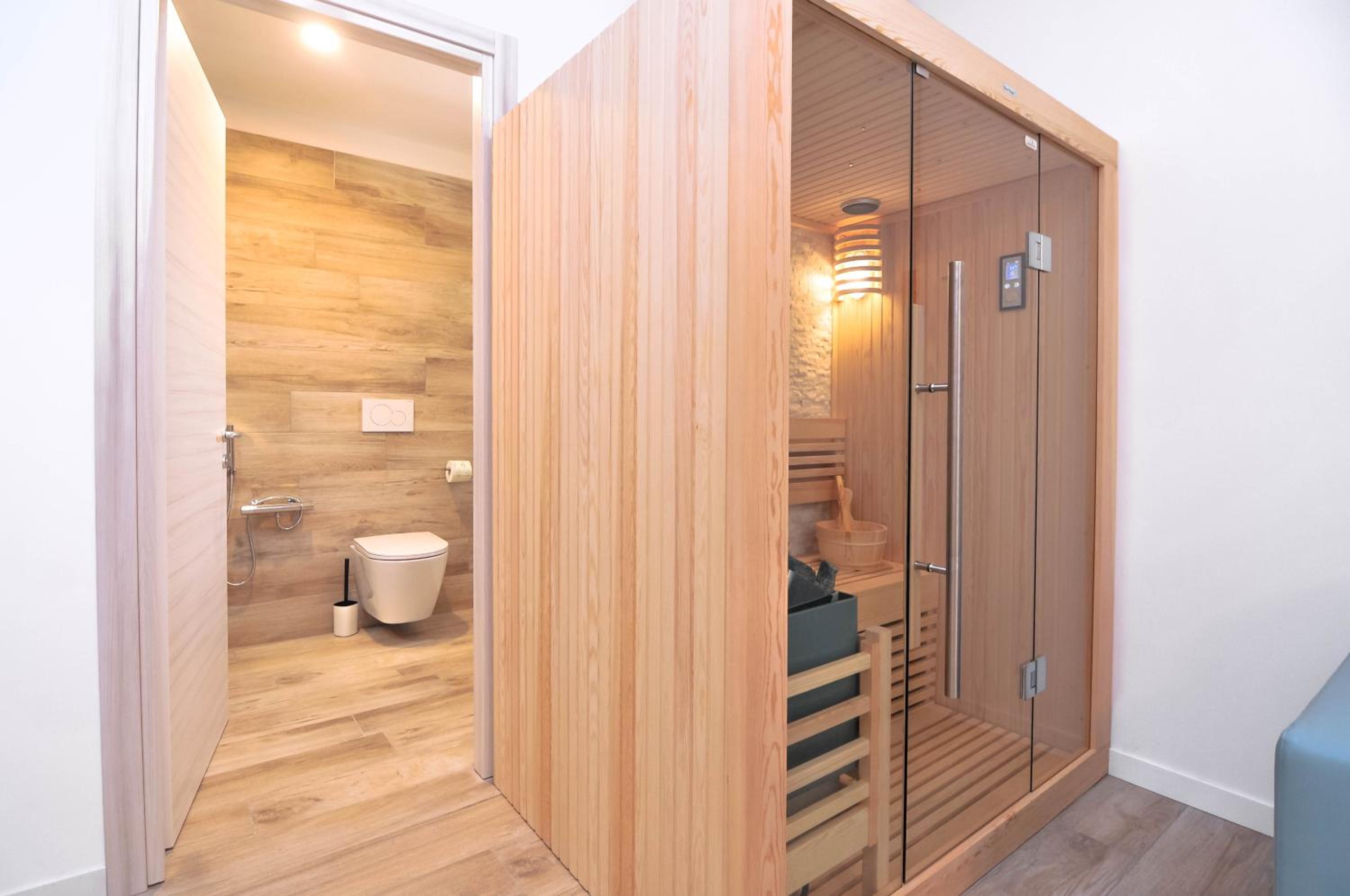 Junior Suite with Jacuzzi and Sauna - Annex Building - Photo 17