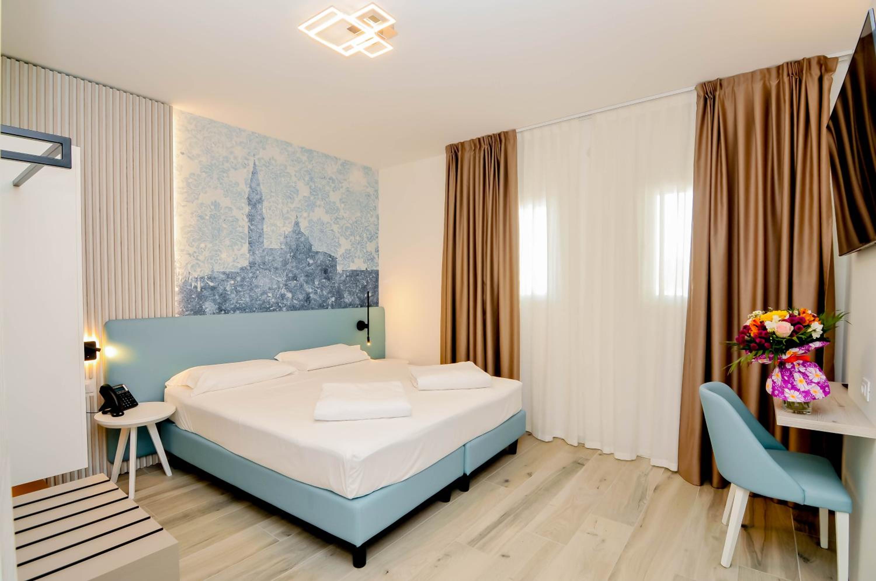 Junior Suite with Jacuzzi - Annex Building - Photo 11