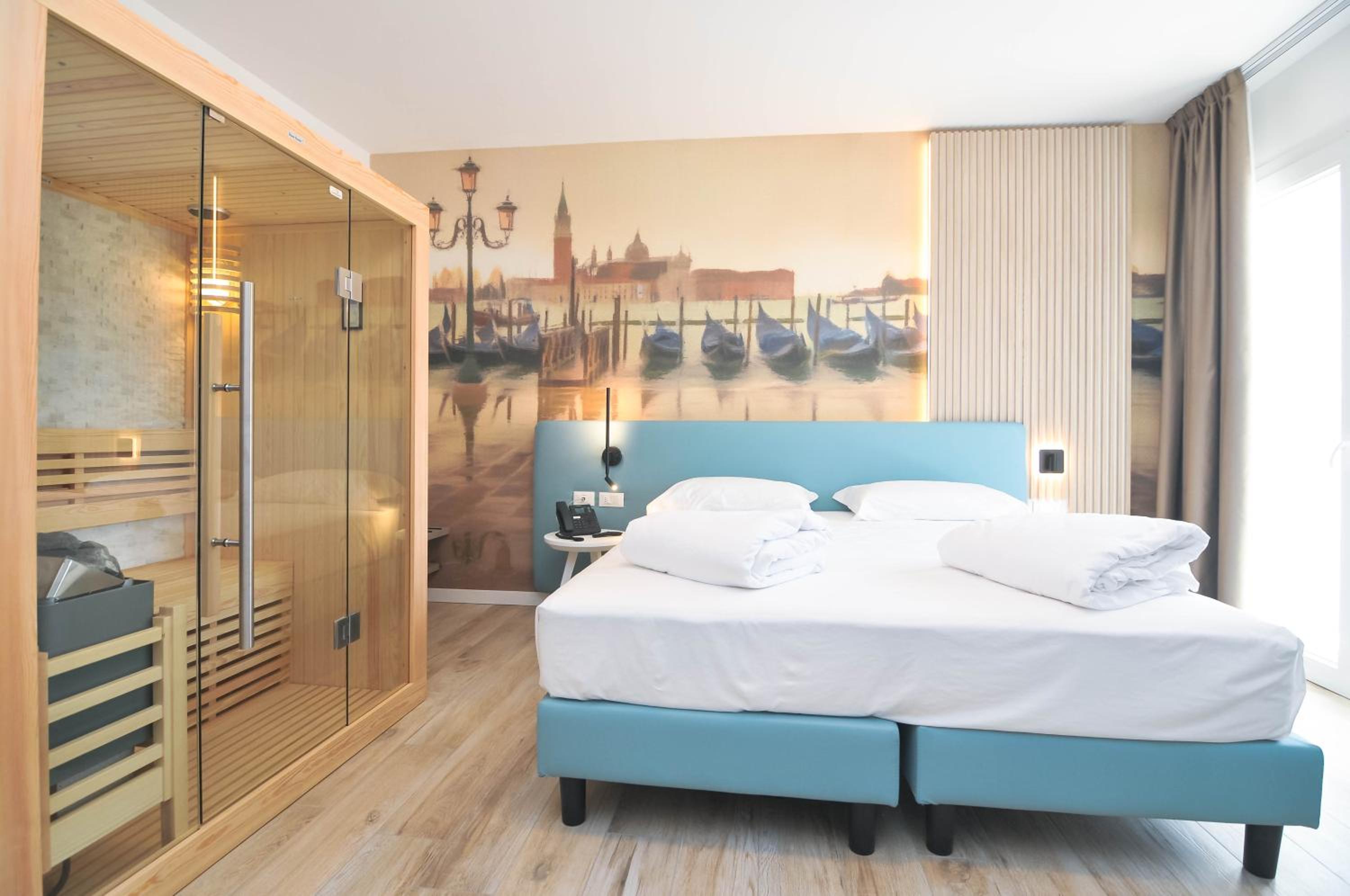 Large Junior Suite with Jacuzzi and Sauna - Annex Building - Photo 22