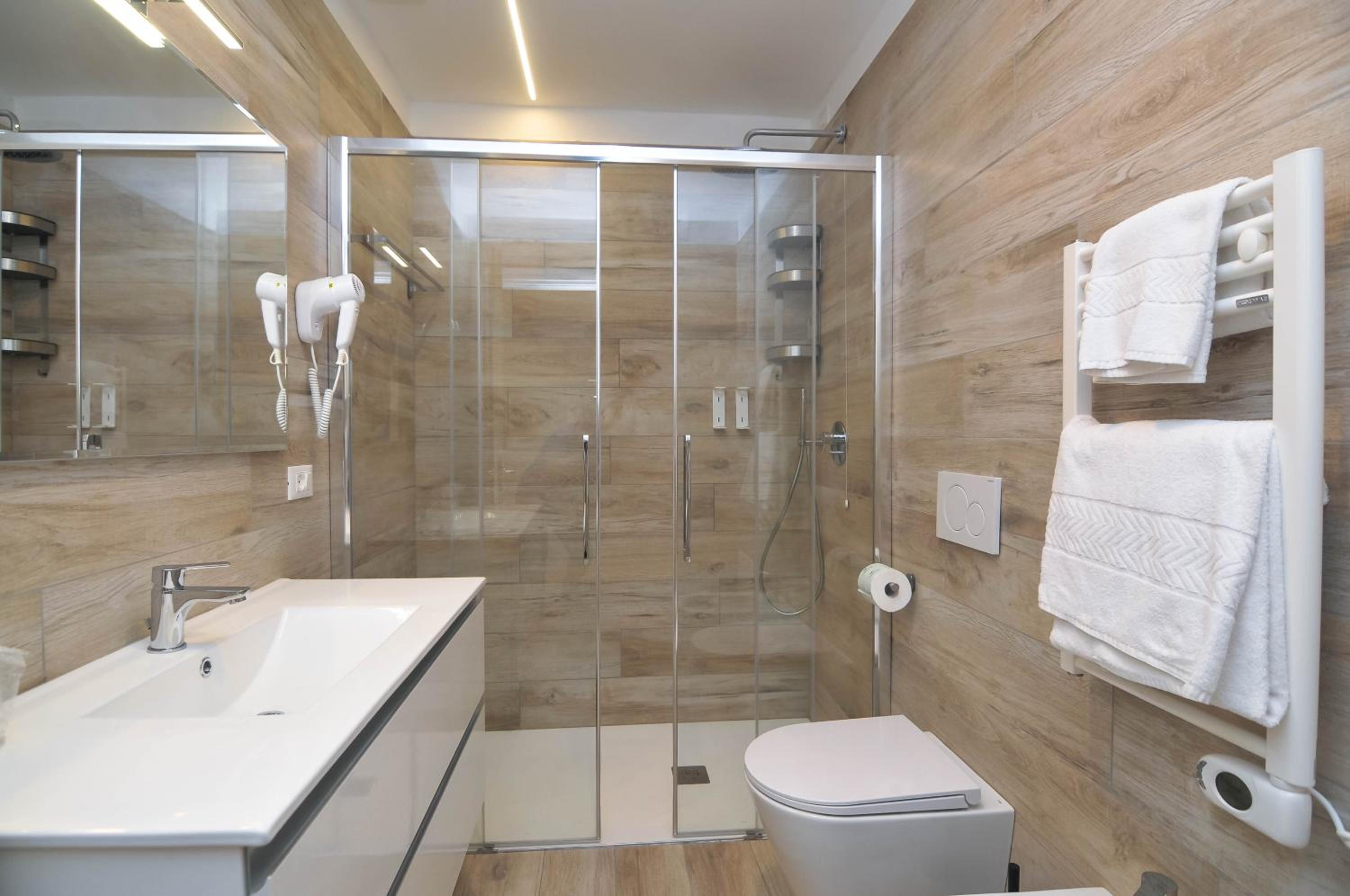 Junior Suite with Jacuzzi and Sauna - Annex Building - Photo 12