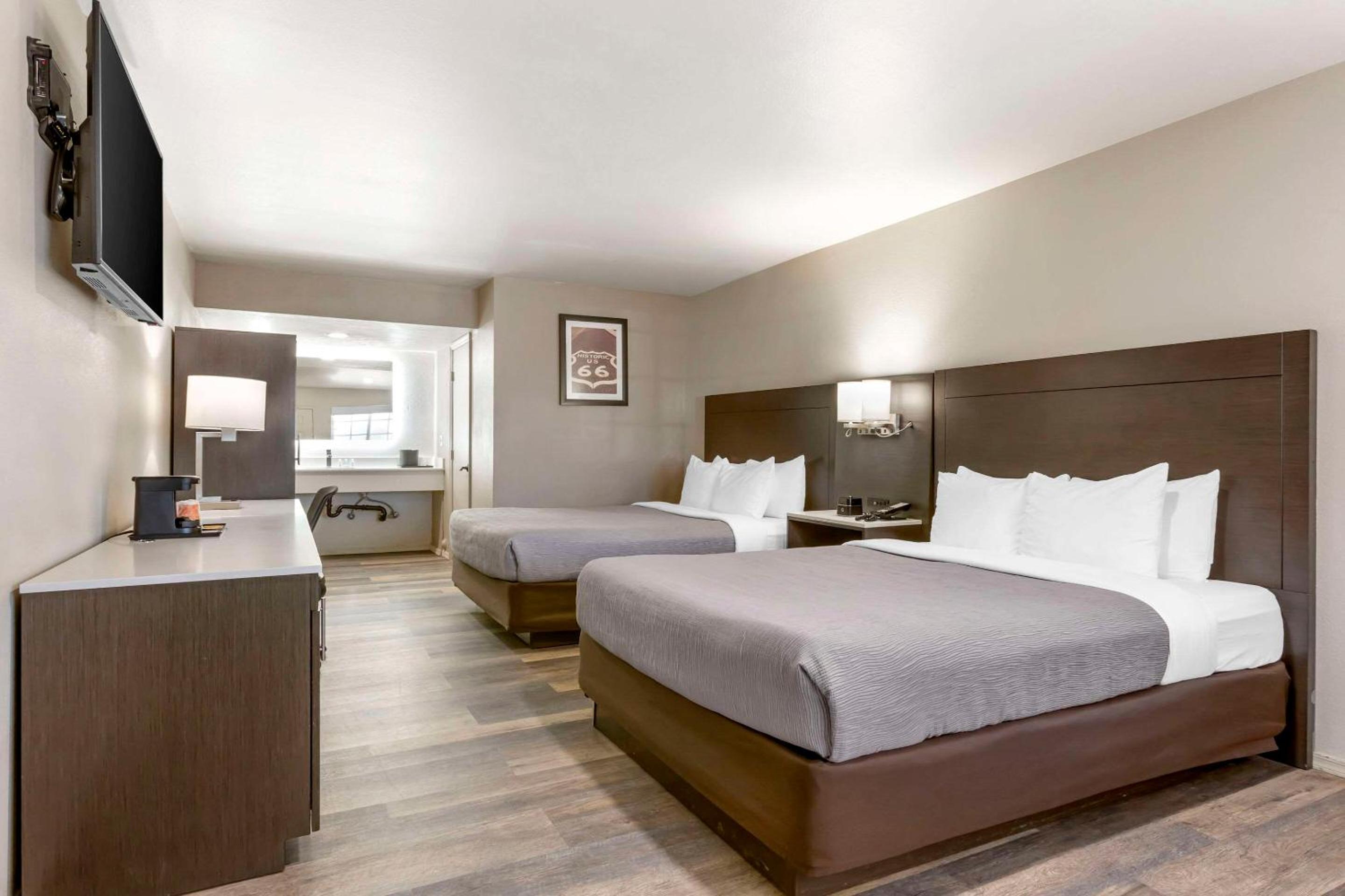 Queen Room with Two Queen Beds - Non-Smoking - Photo 1