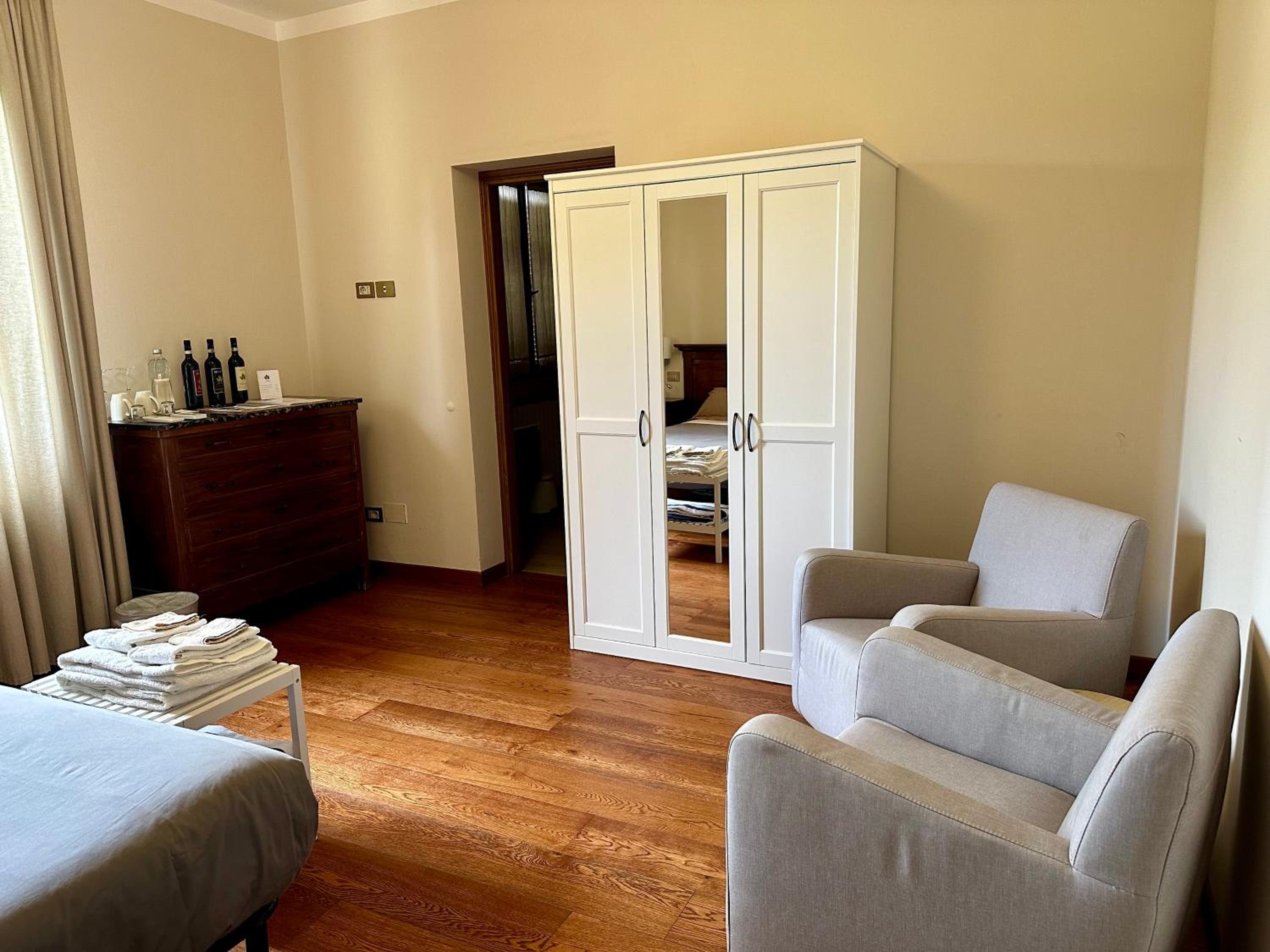 Deluxe Double Room with Bath photo 1