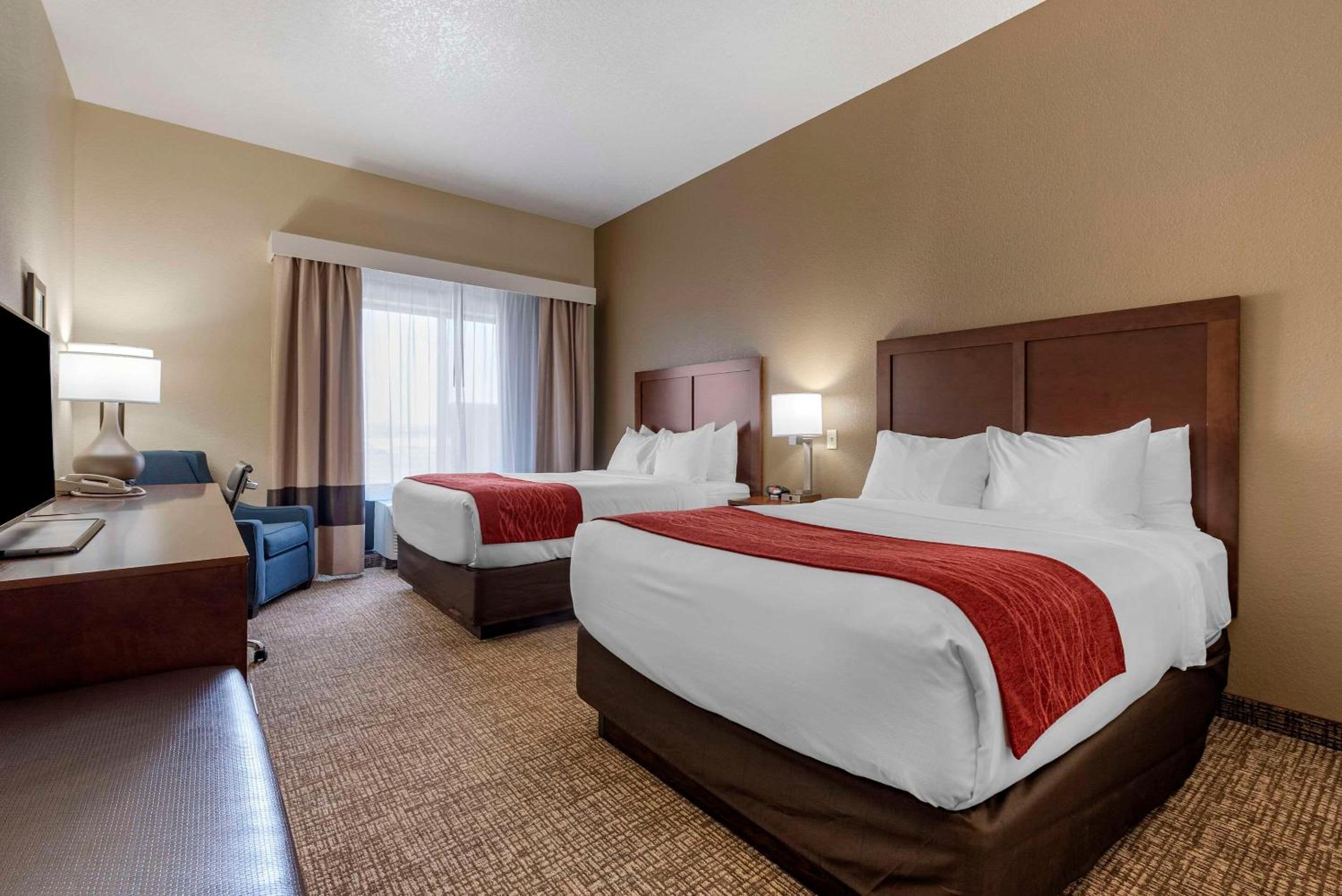 Standard Queen Room with Two Queen Beds - Non Smoking  - Photo 9